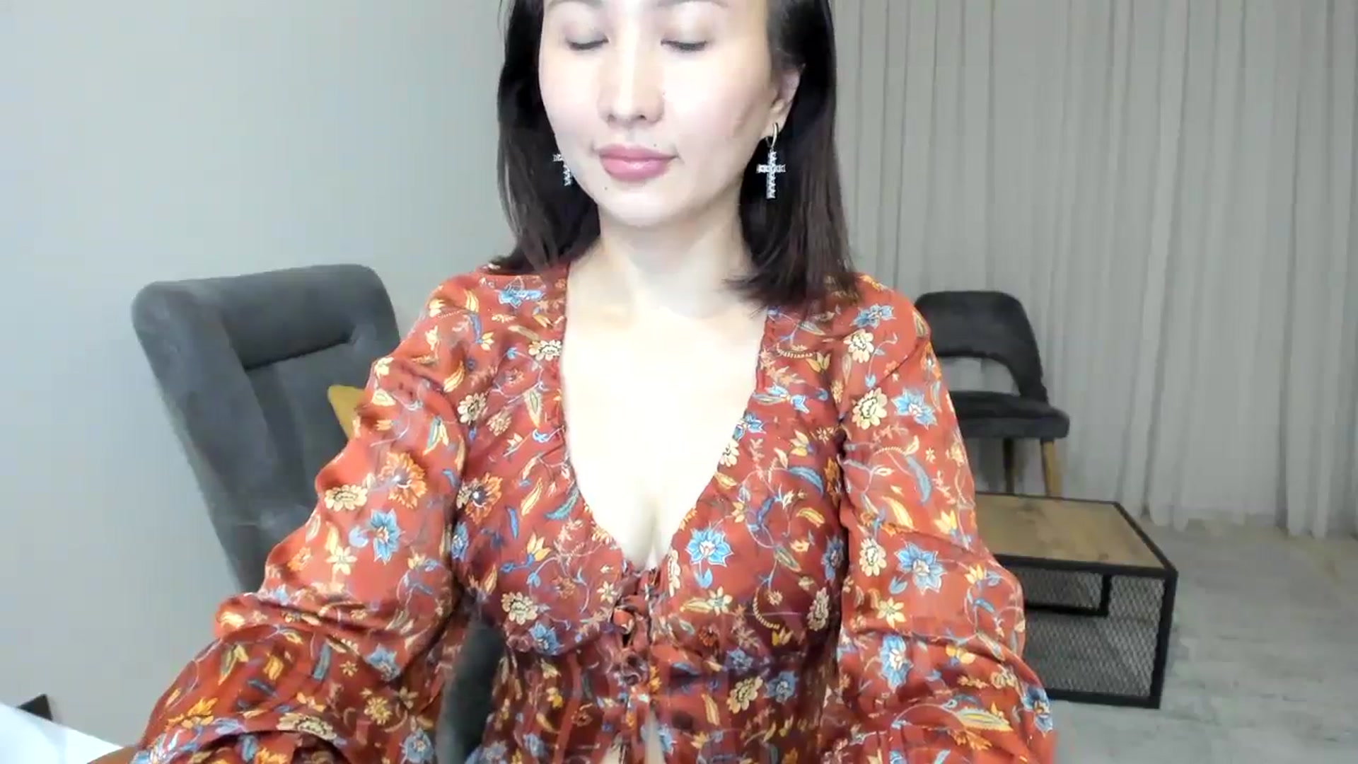 Gallery image thumbnail from Elfleurit's myfreecams stream on, 10/24/2023, 17:59 image 8 of 20