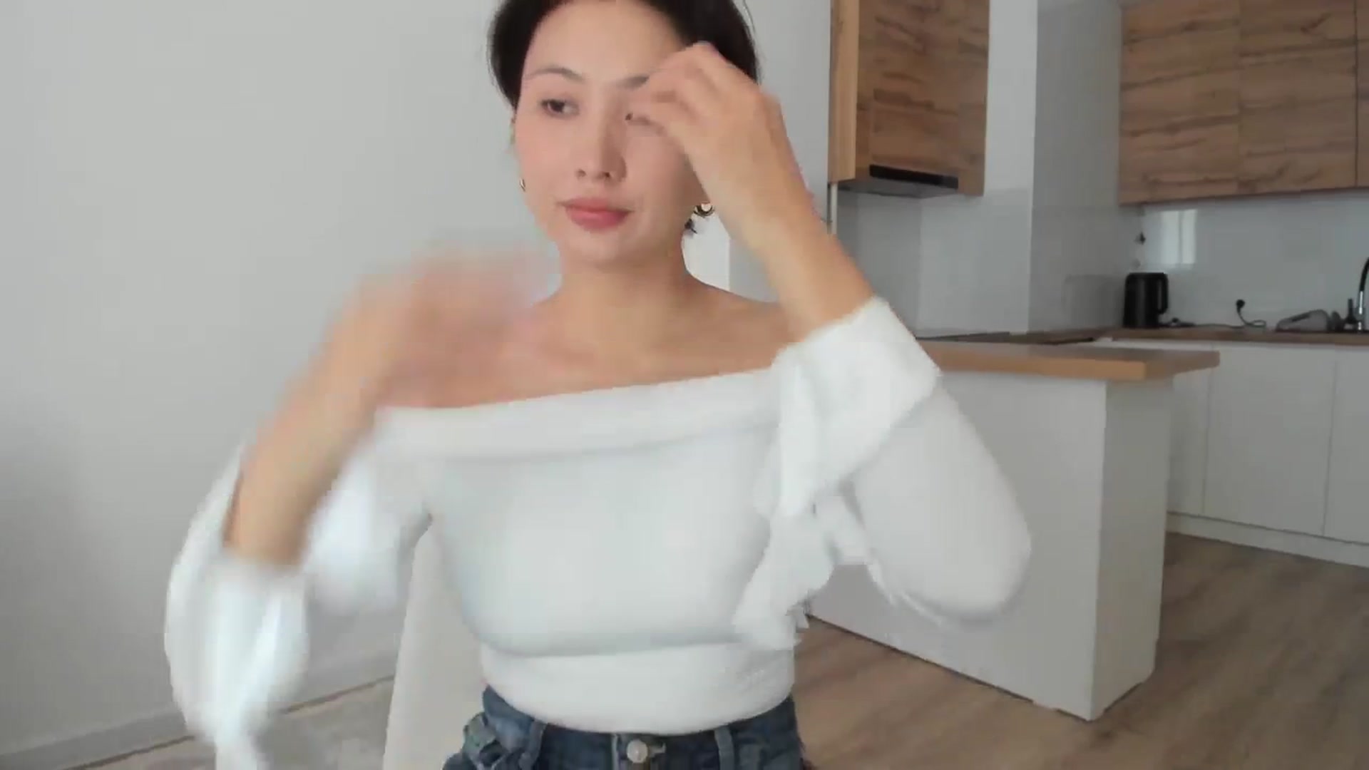 Gallery image thumbnail from Elfleurit's myfreecams stream on, 11/05/2023, 06:42 image 14 of 20