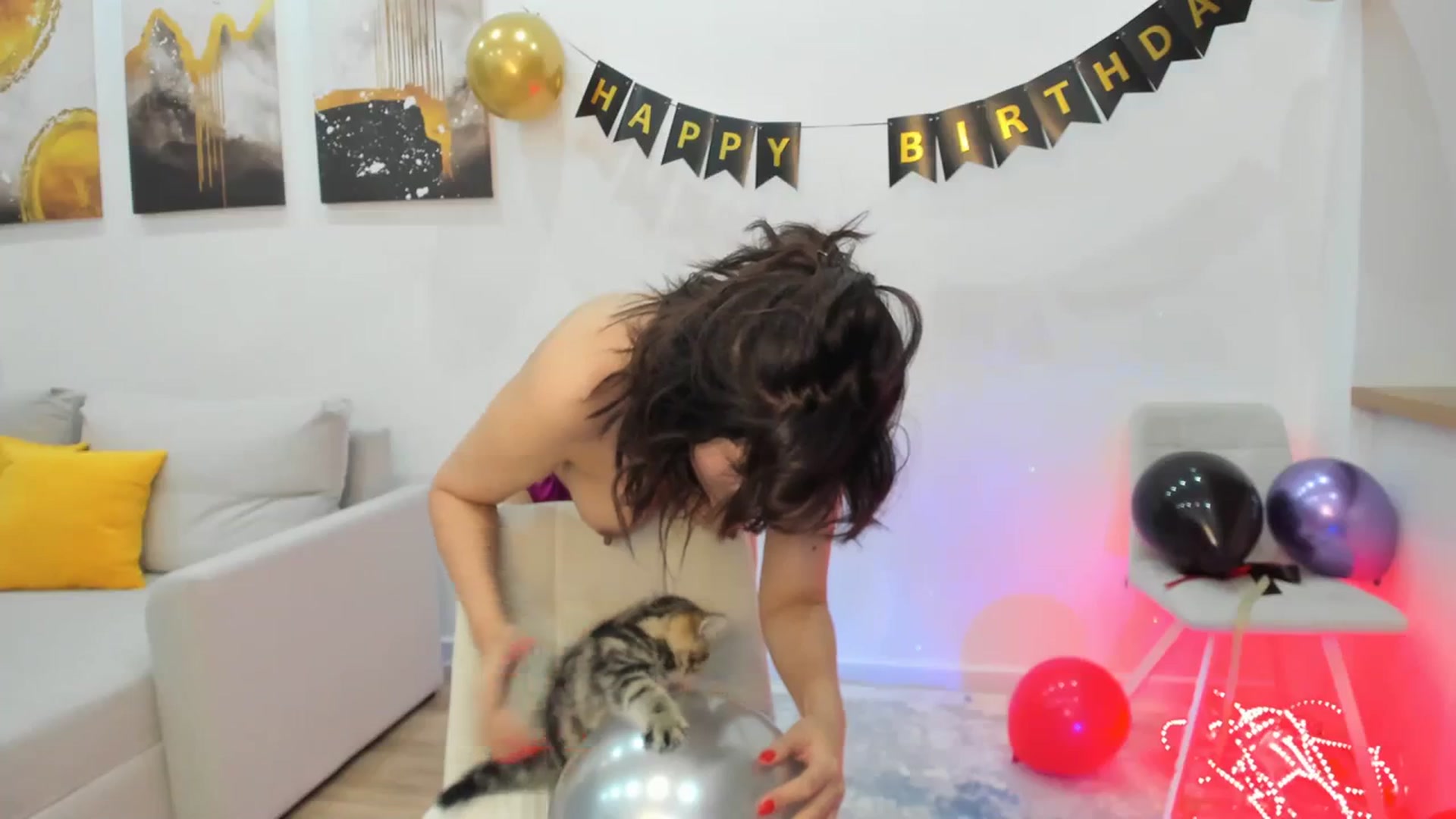 Gallery image thumbnail from Elfleurit's myfreecams stream on, 12/10/2023, 22:50 image 17 of 20