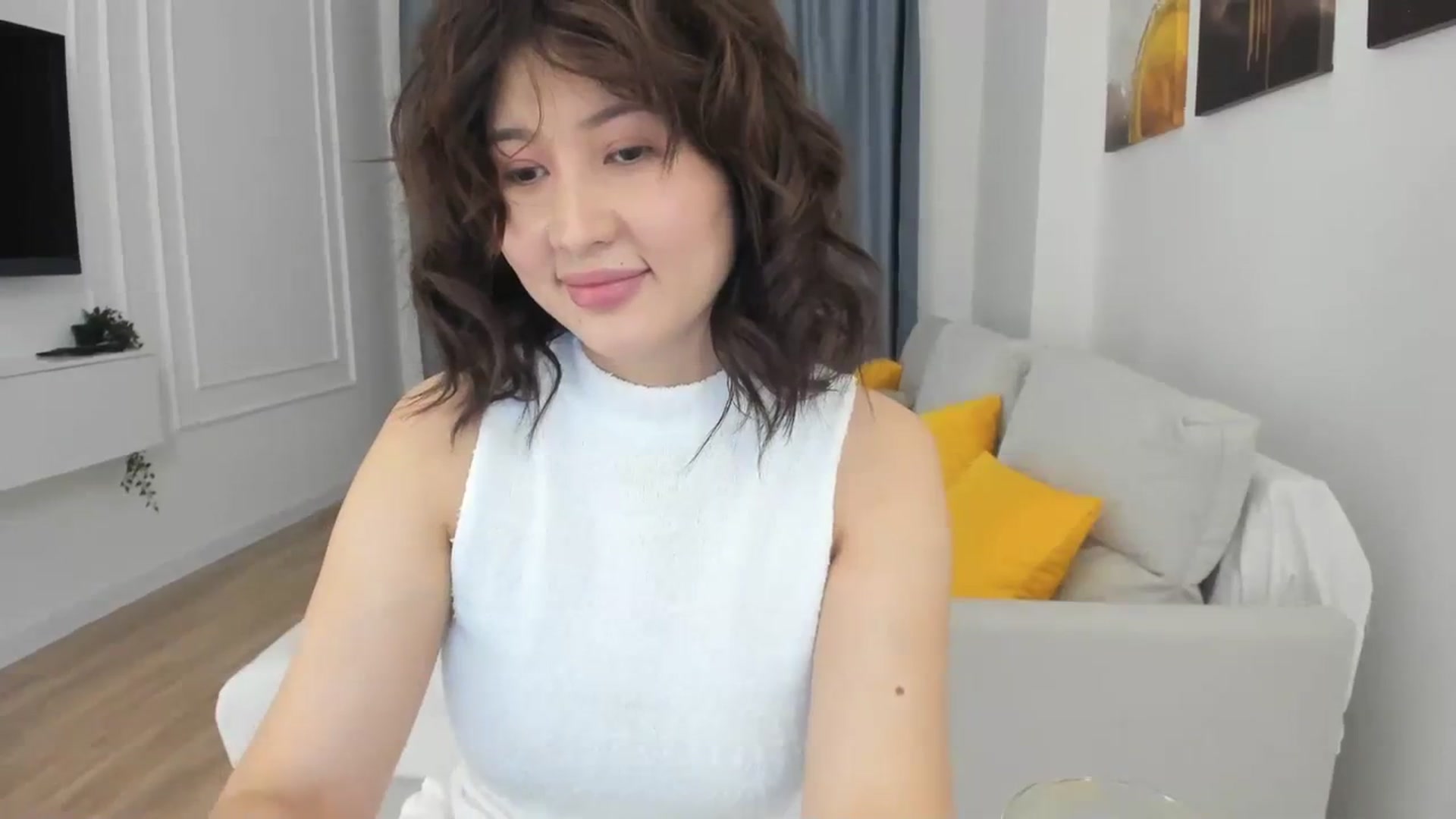 Gallery image thumbnail from Elfleurit's myfreecams stream on, 12/17/2023, 22:17 image 16 of 20