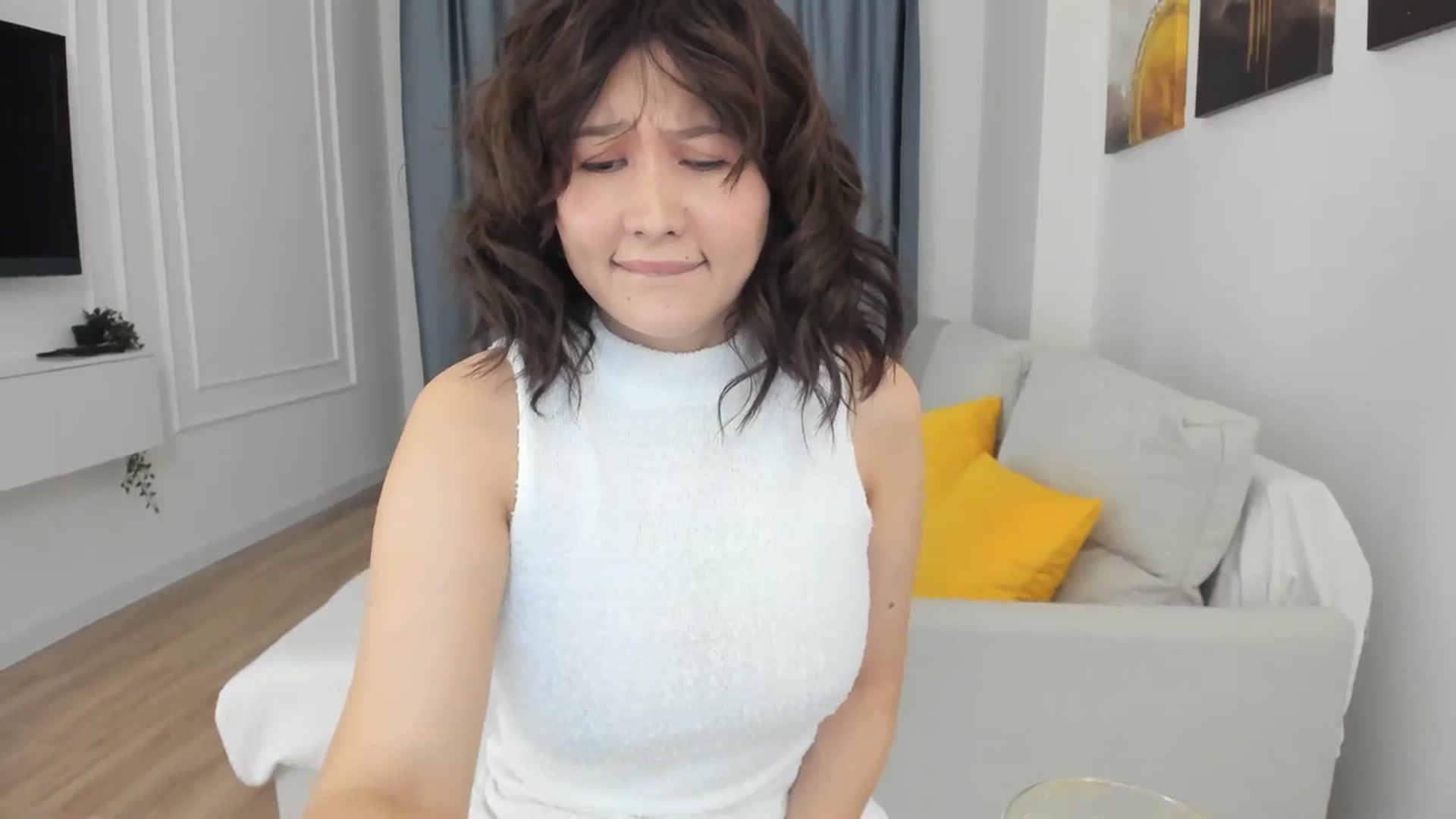 Gallery image thumbnail from Elfleurit's myfreecams stream on, 12/17/2023, 22:17 image 17 of 20