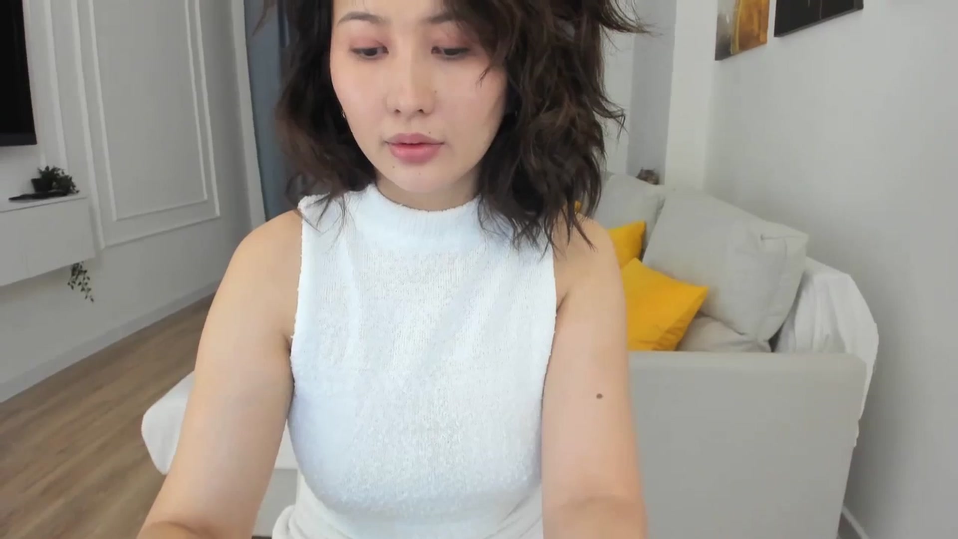 Gallery image thumbnail from Elfleurit's myfreecams stream on, 12/18/2023, 24:15 image 14 of 20