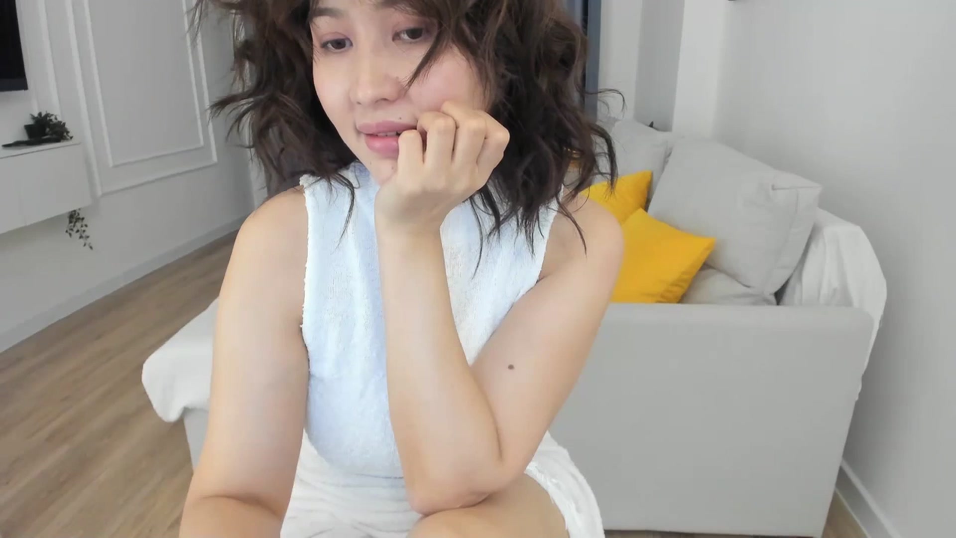Gallery image thumbnail from Elfleurit's myfreecams stream on, 12/18/2023, 24:15 image 9 of 20