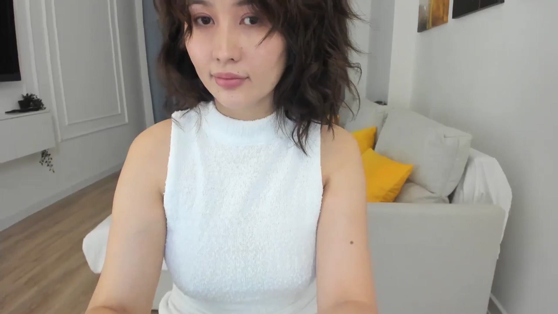 Gallery image thumbnail from Elfleurit's myfreecams stream on, 12/18/2023, 24:15 image 13 of 20