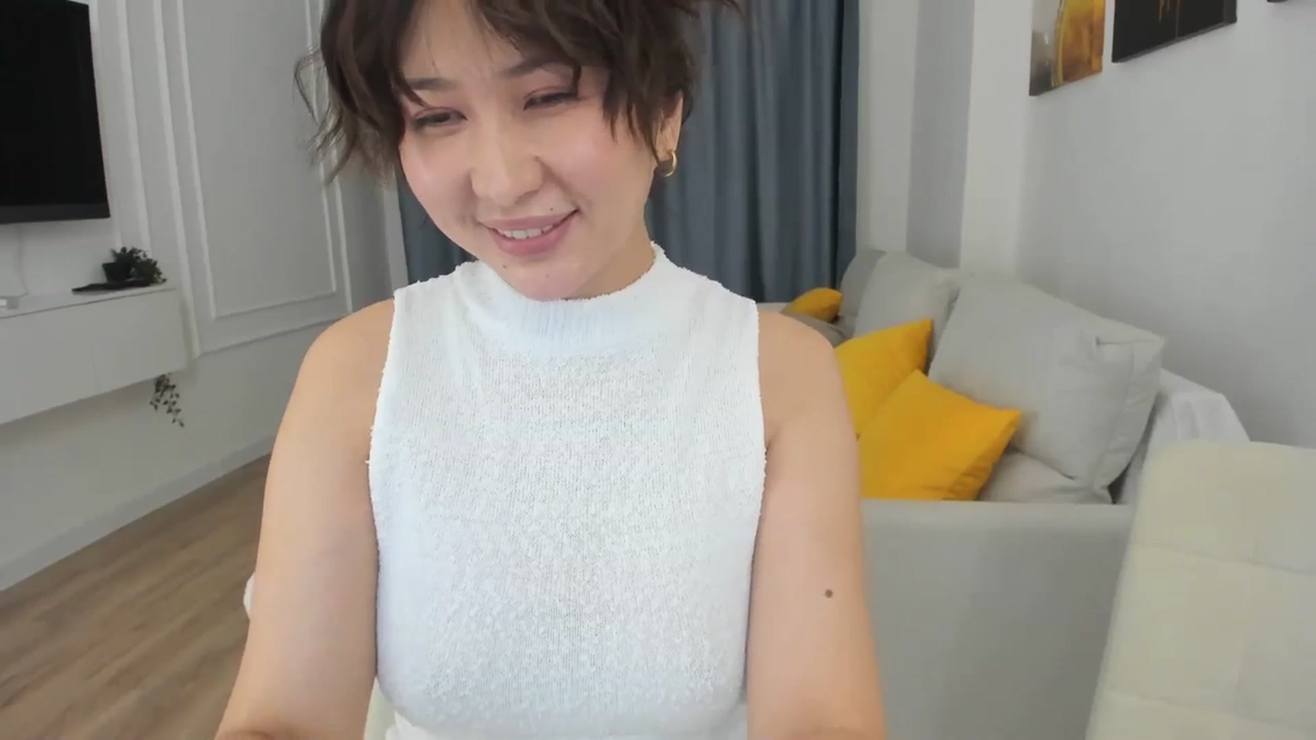 Gallery image thumbnail from Elfleurit's myfreecams stream on, 12/18/2023, 01:37 image 6 of 20
