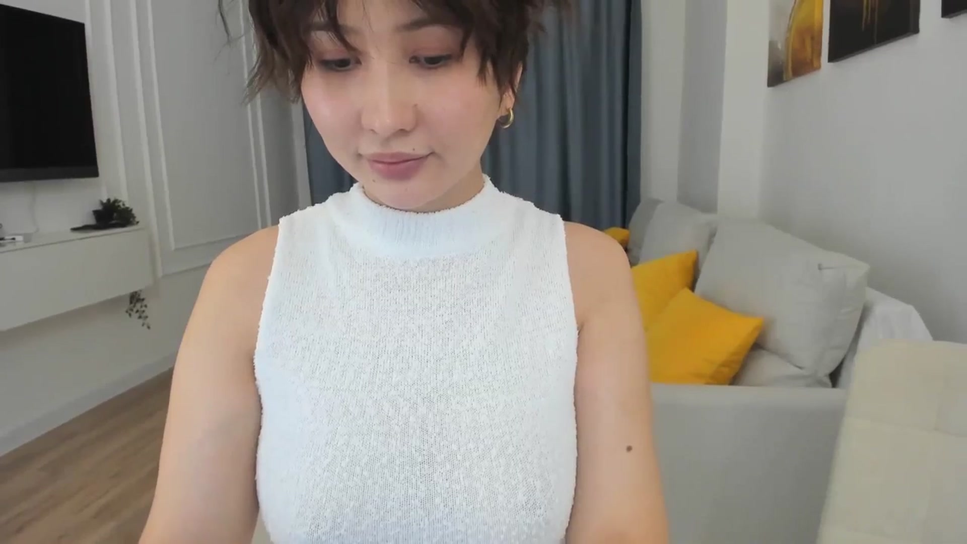 Gallery image thumbnail from Elfleurit's myfreecams stream on, 12/18/2023, 01:37 image 4 of 20