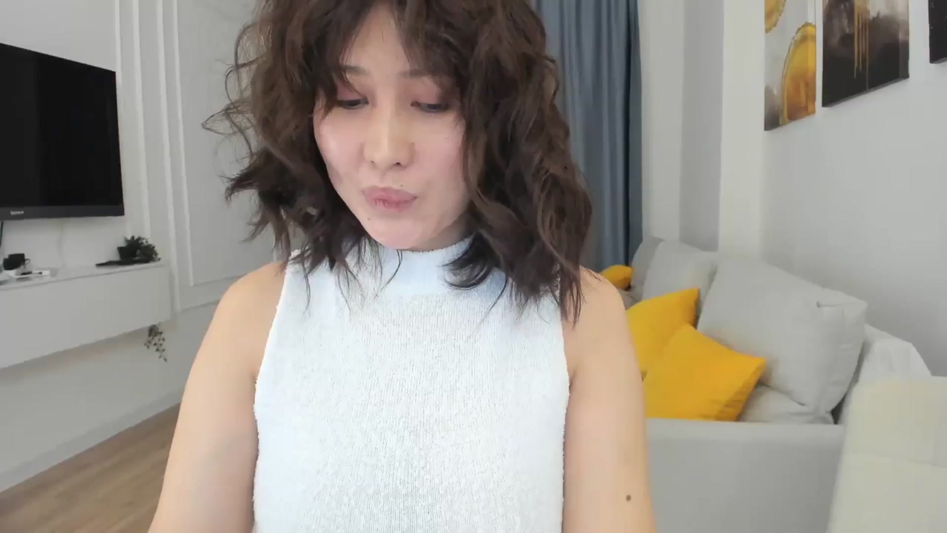 Gallery image thumbnail from Elfleurit's myfreecams stream on, 12/18/2023, 01:37 image 11 of 20