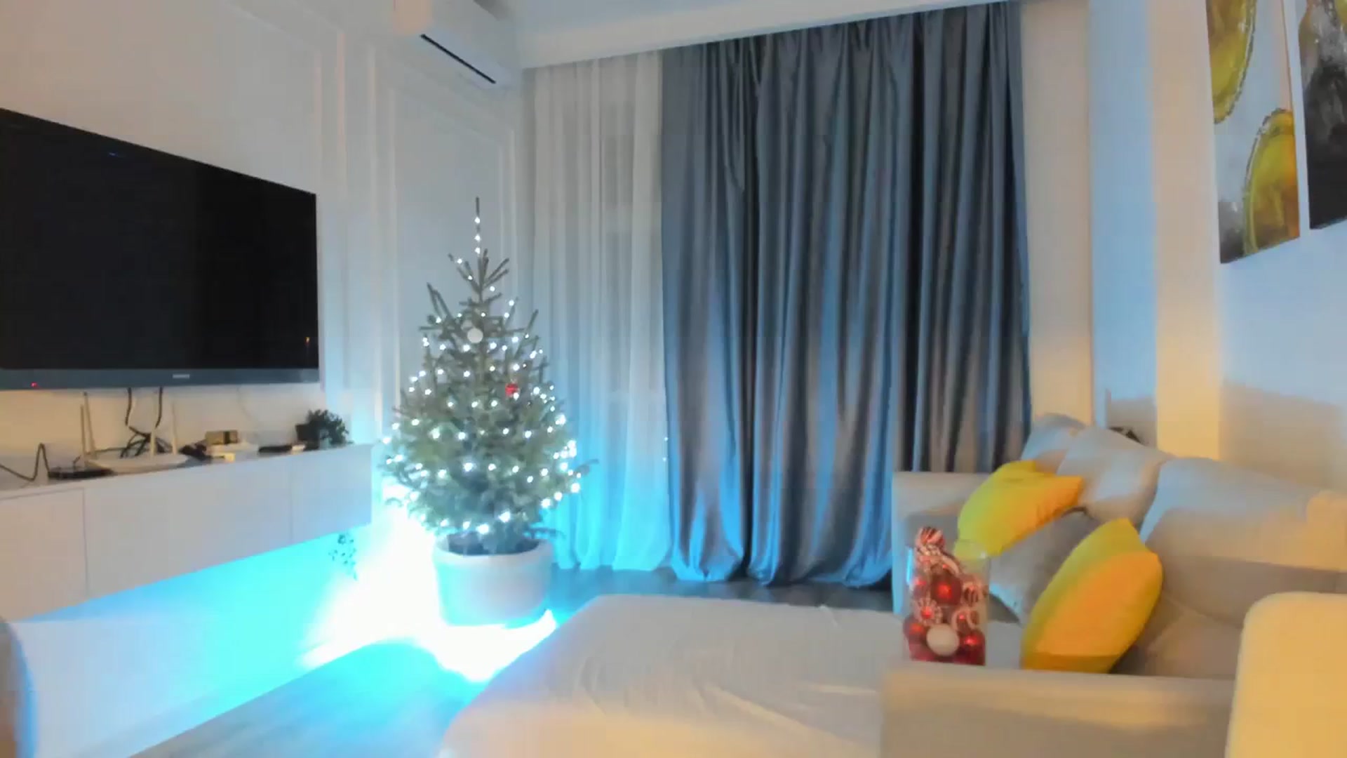 Gallery image thumbnail from Elfleurit's myfreecams stream on, 12/19/2023, 15:43 image 3 of 20
