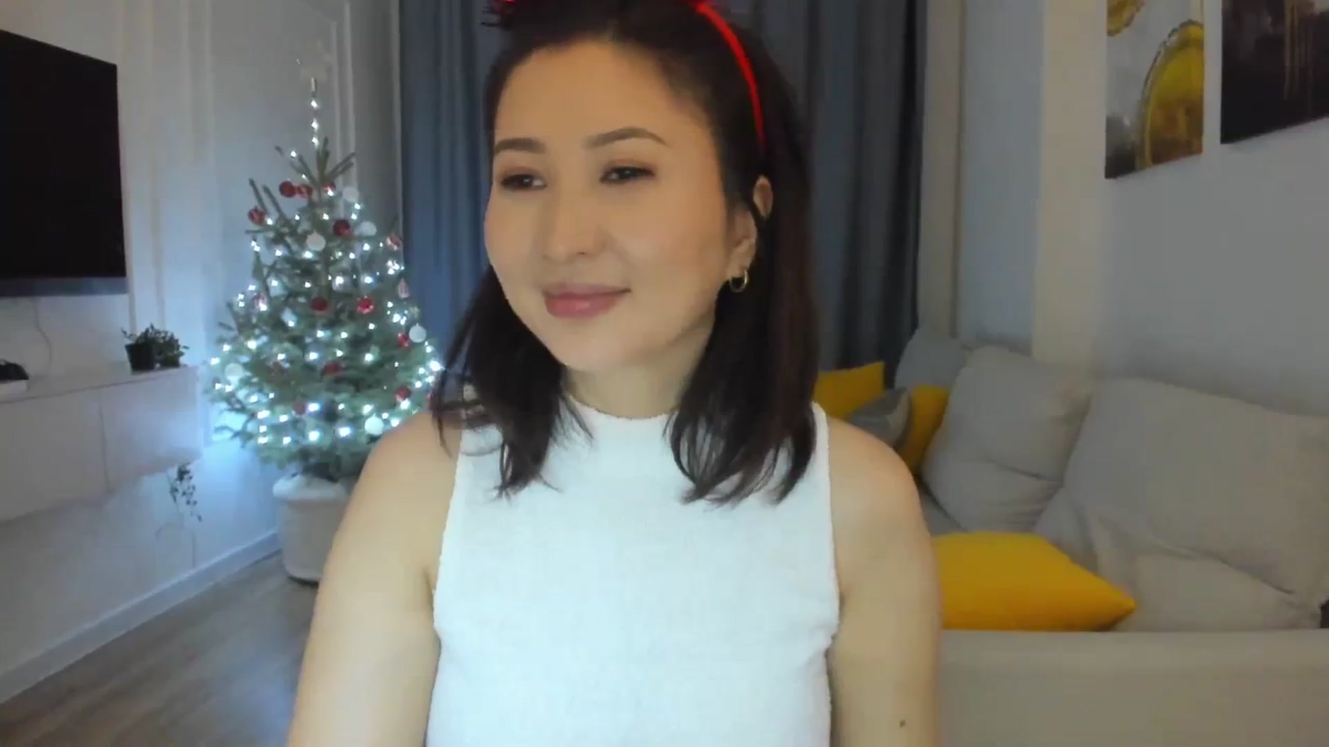 Gallery image thumbnail from Elfleurit's myfreecams stream on, 12/22/2023, 20:47 image 16 of 20