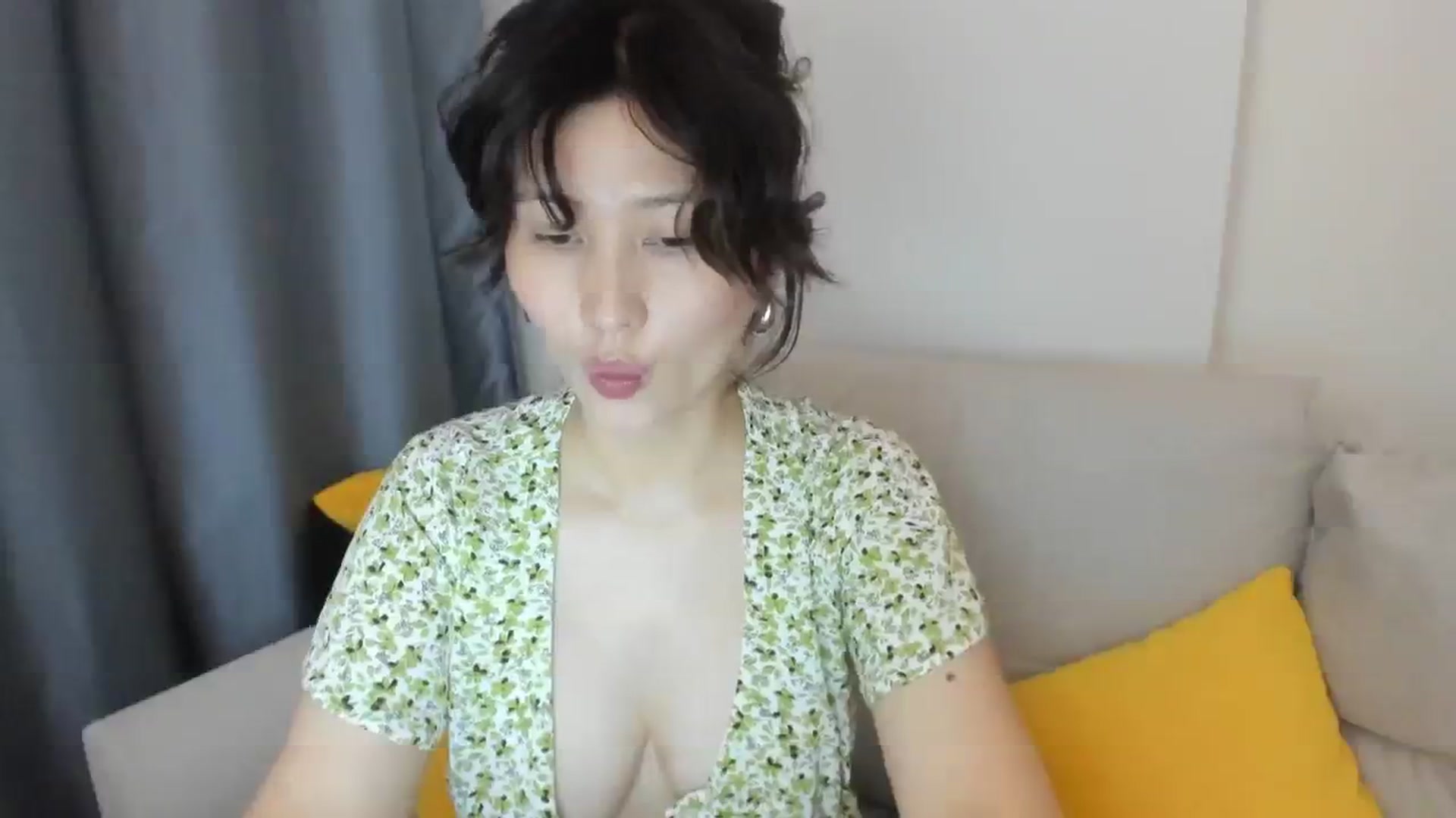 Gallery image thumbnail from Elfleurit's myfreecams stream on, 01/14/2024, 24:31 image 13 of 20