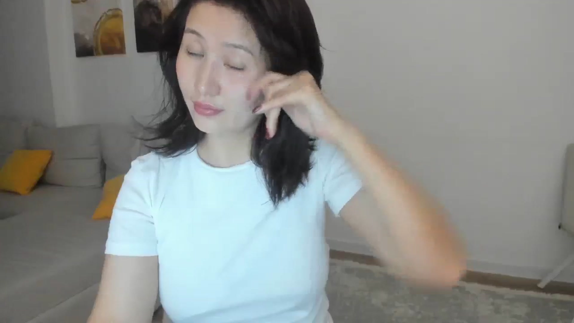 Gallery image thumbnail from Elfleurit's myfreecams stream on, 01/17/2024, 21:17 image 7 of 20