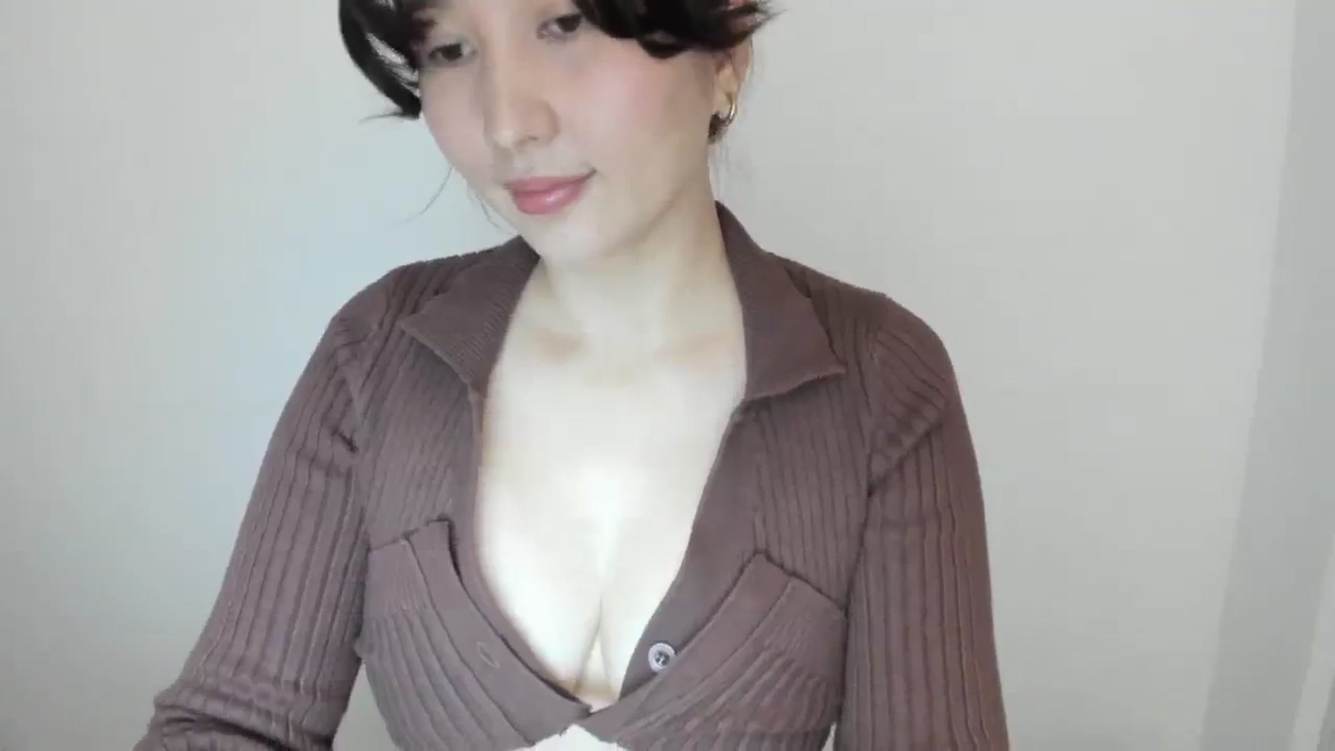 Gallery image thumbnail from Elfleurit's myfreecams stream on, 01/23/2024, 20:11 image 3 of 20