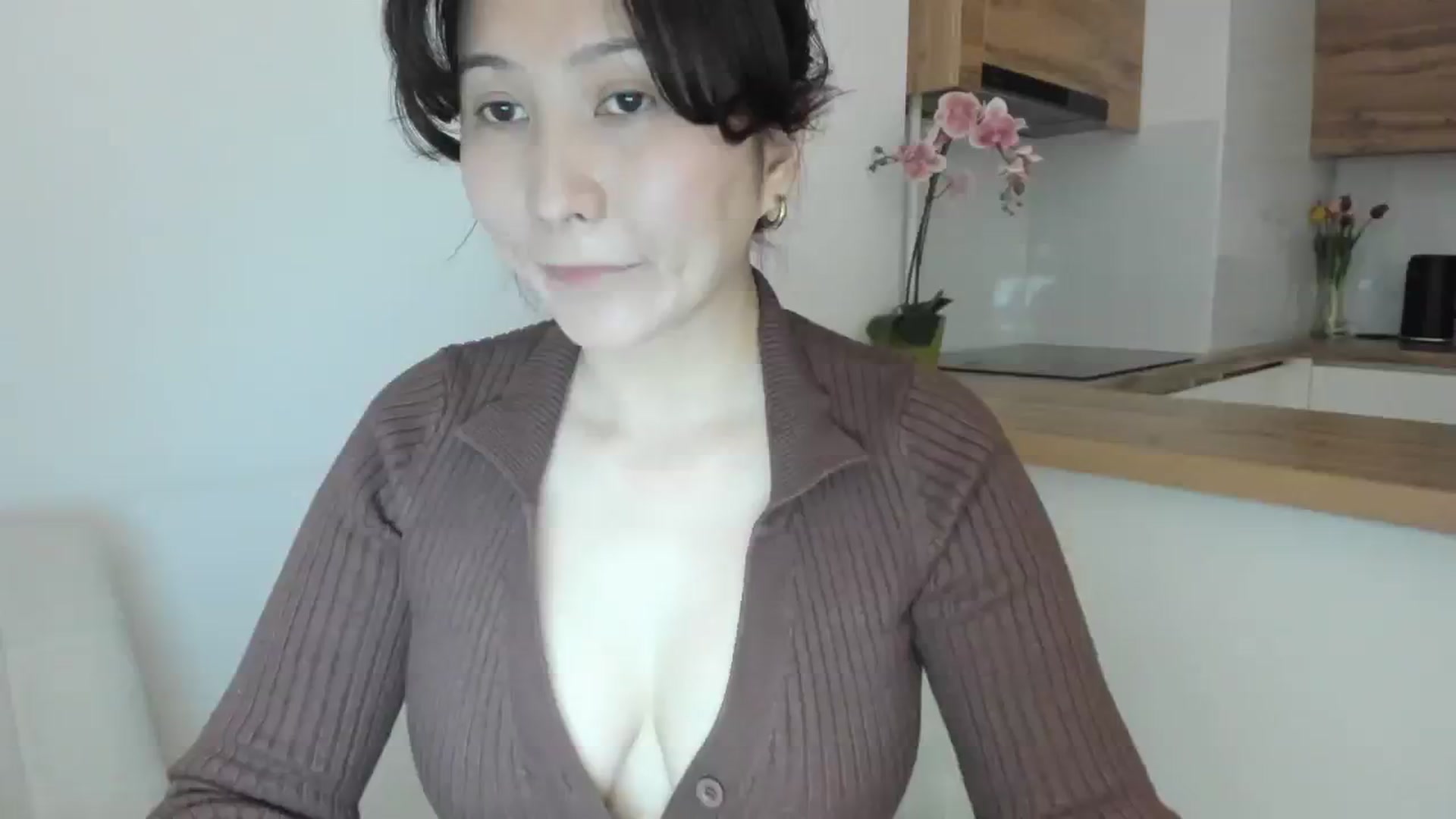 Gallery image thumbnail from Elfleurit's myfreecams stream on, 01/23/2024, 20:51 image 2 of 20