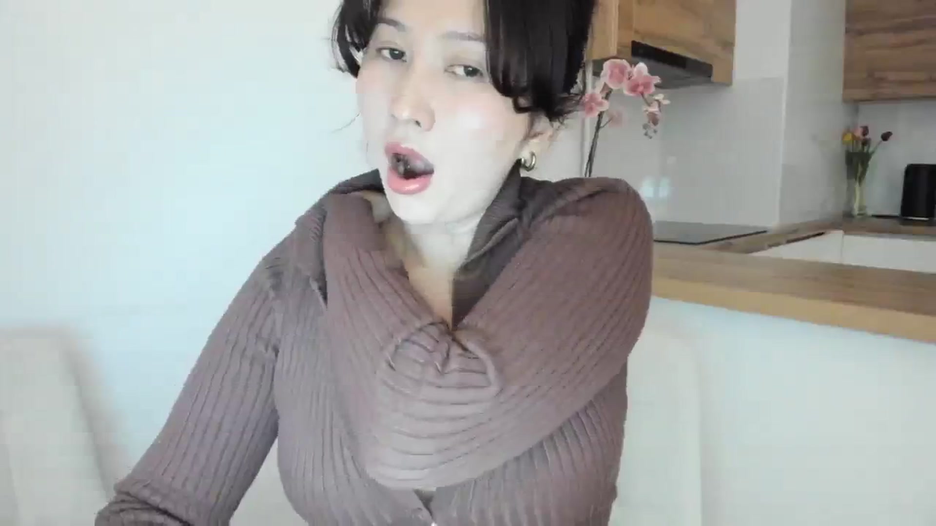 Gallery image thumbnail from Elfleurit's myfreecams stream on, 01/23/2024, 20:51 image 8 of 20
