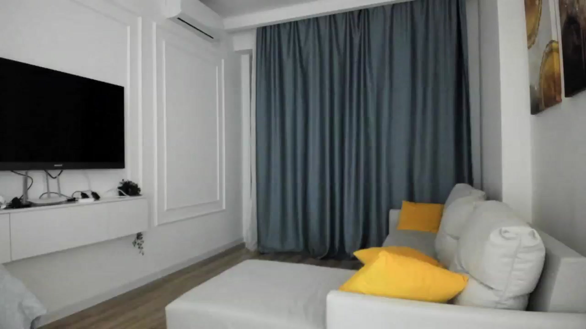 Gallery image thumbnail from Elfleurit's myfreecams stream on, 01/29/2024, 20:33 image 14 of 20