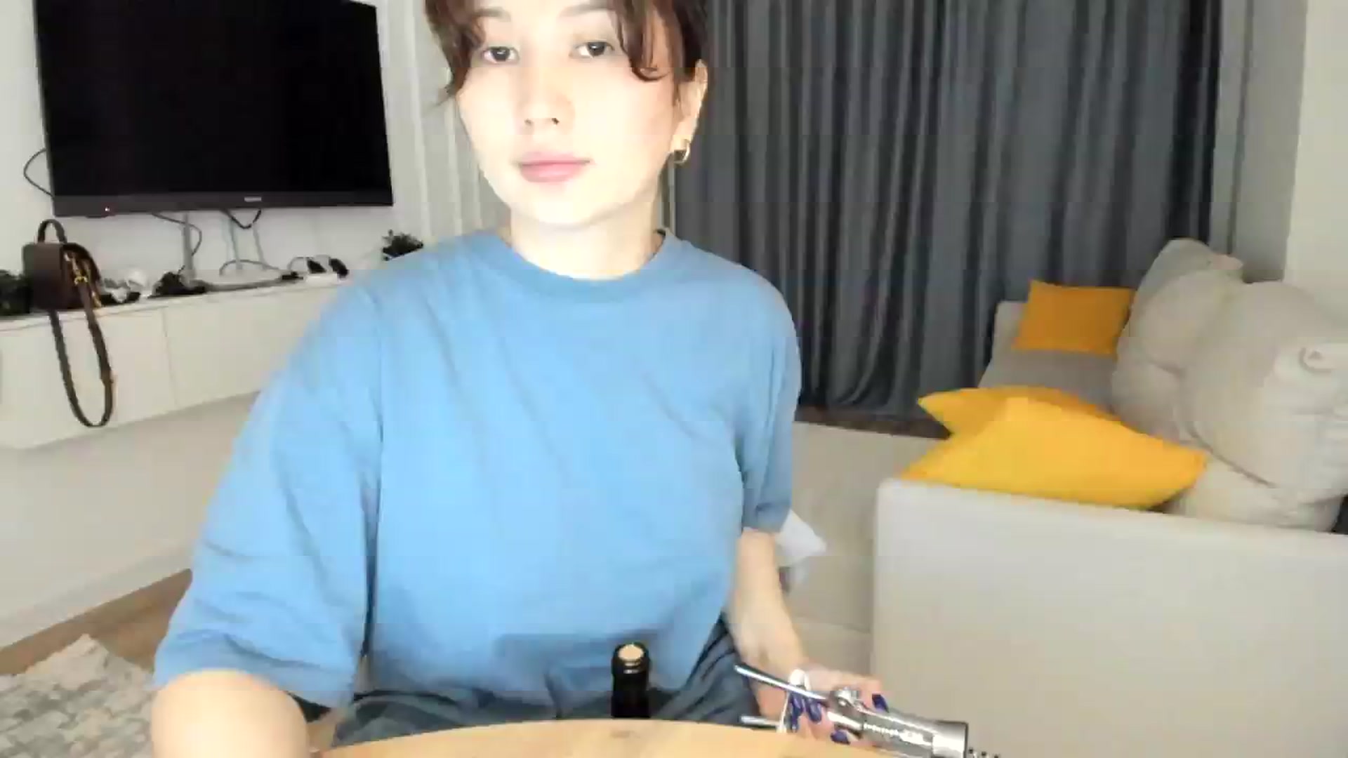 Gallery image thumbnail from Elfleurit's myfreecams stream on, 01/29/2024, 20:33 image 5 of 20