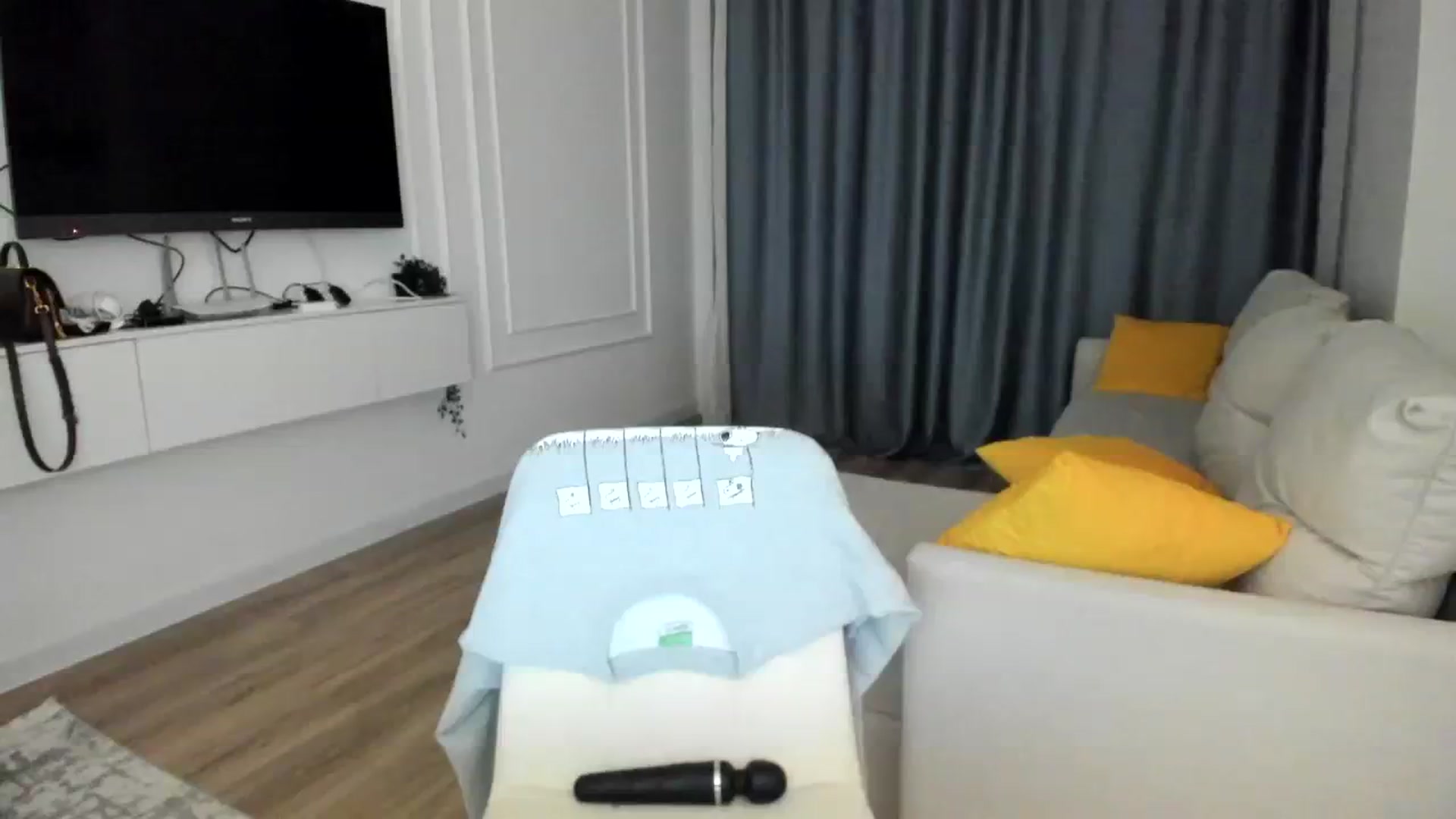 Gallery image thumbnail from Elfleurit's myfreecams stream on, 01/29/2024, 20:33 image 12 of 20