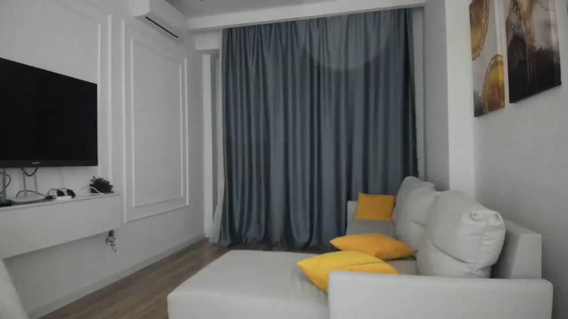 Gallery image thumbnail from Elfleurit's myfreecams stream on, 01/29/2024, 23:15 image 19 of 20