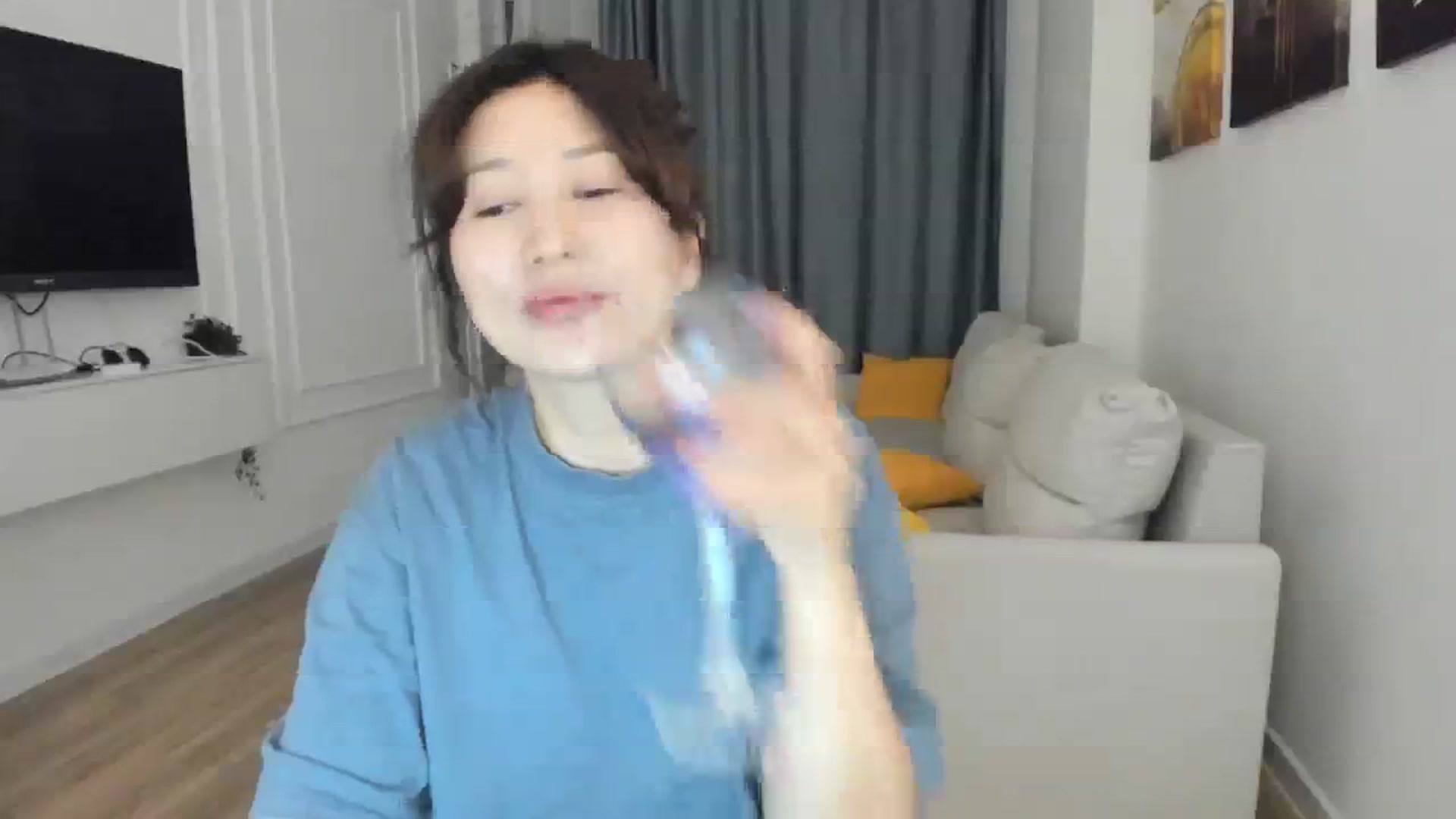Gallery image thumbnail from Elfleurit's myfreecams stream on, 01/30/2024, 24:22 image 11 of 20