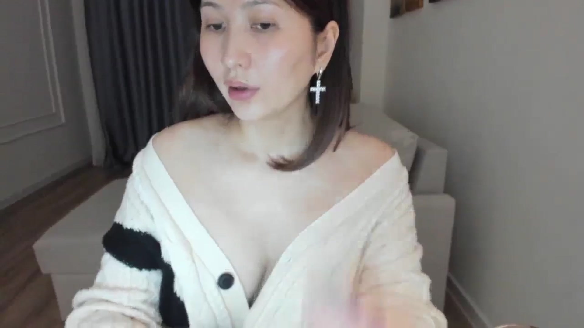 Gallery image thumbnail from Elfleurit's myfreecams stream on, 02/01/2024, 24:06 image 20 of 20