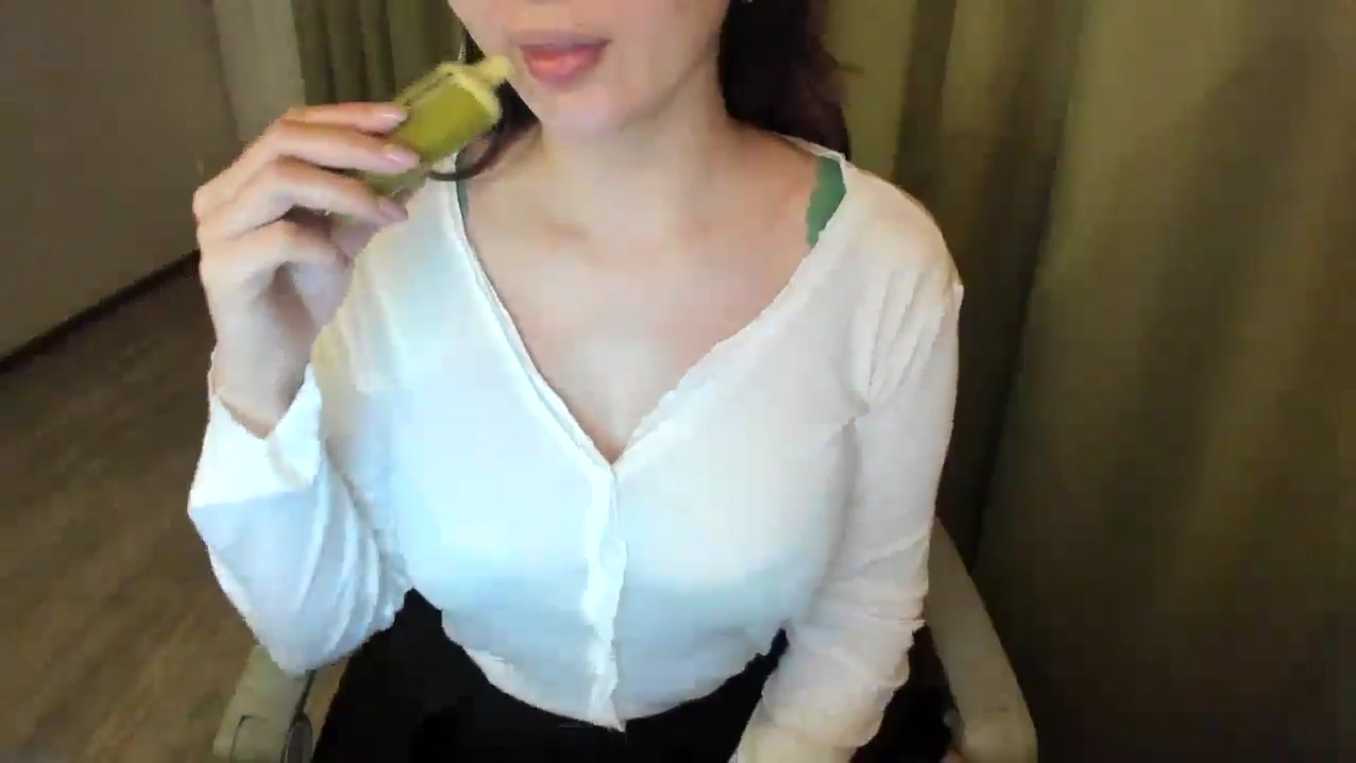 Gallery image thumbnail from Elfleurit's myfreecams stream on, 05/02/2024, 19:13 image 6 of 20