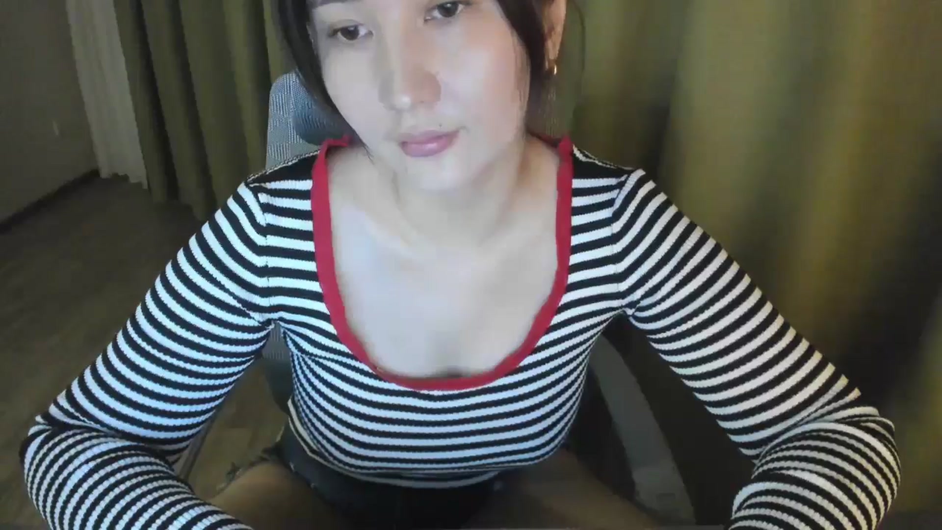 Gallery image thumbnail from Elfleurit's myfreecams stream on, 05/03/2024, 18:35 image 13 of 20