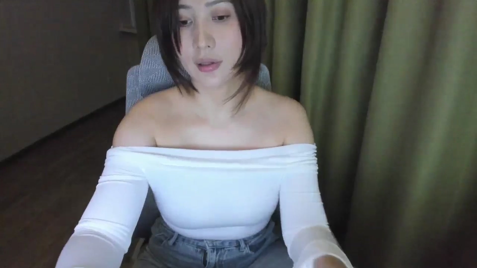 Gallery image thumbnail from Elfleurit's myfreecams stream on, 05/06/2024, 19:30 image 4 of 20
