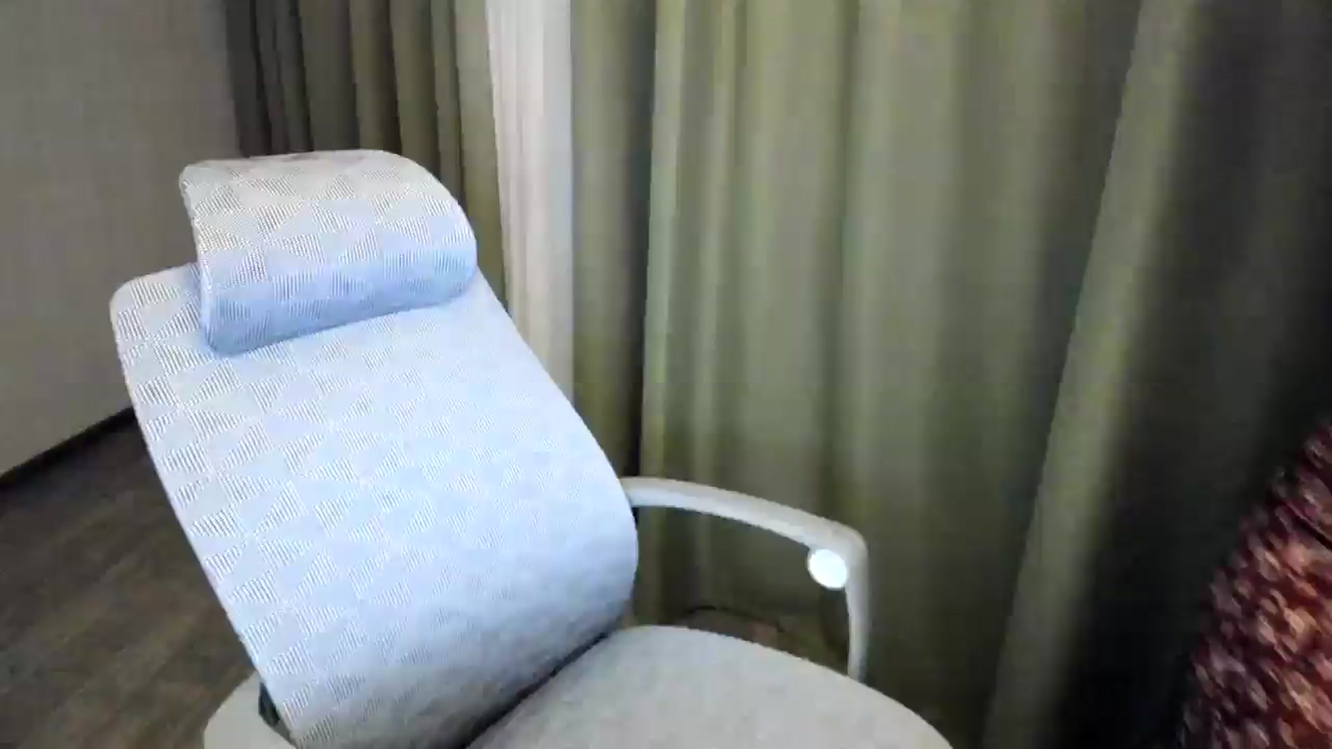 Gallery image thumbnail from Elfleurit's myfreecams stream on, 05/14/2024, 20:20 image 2 of 20