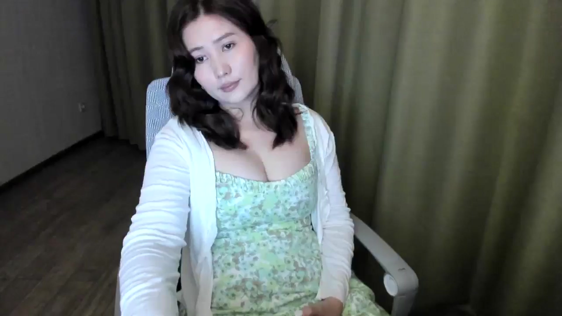 Gallery image thumbnail from Elfleurit's myfreecams stream on, 05/16/2024, 18:04 image 4 of 20
