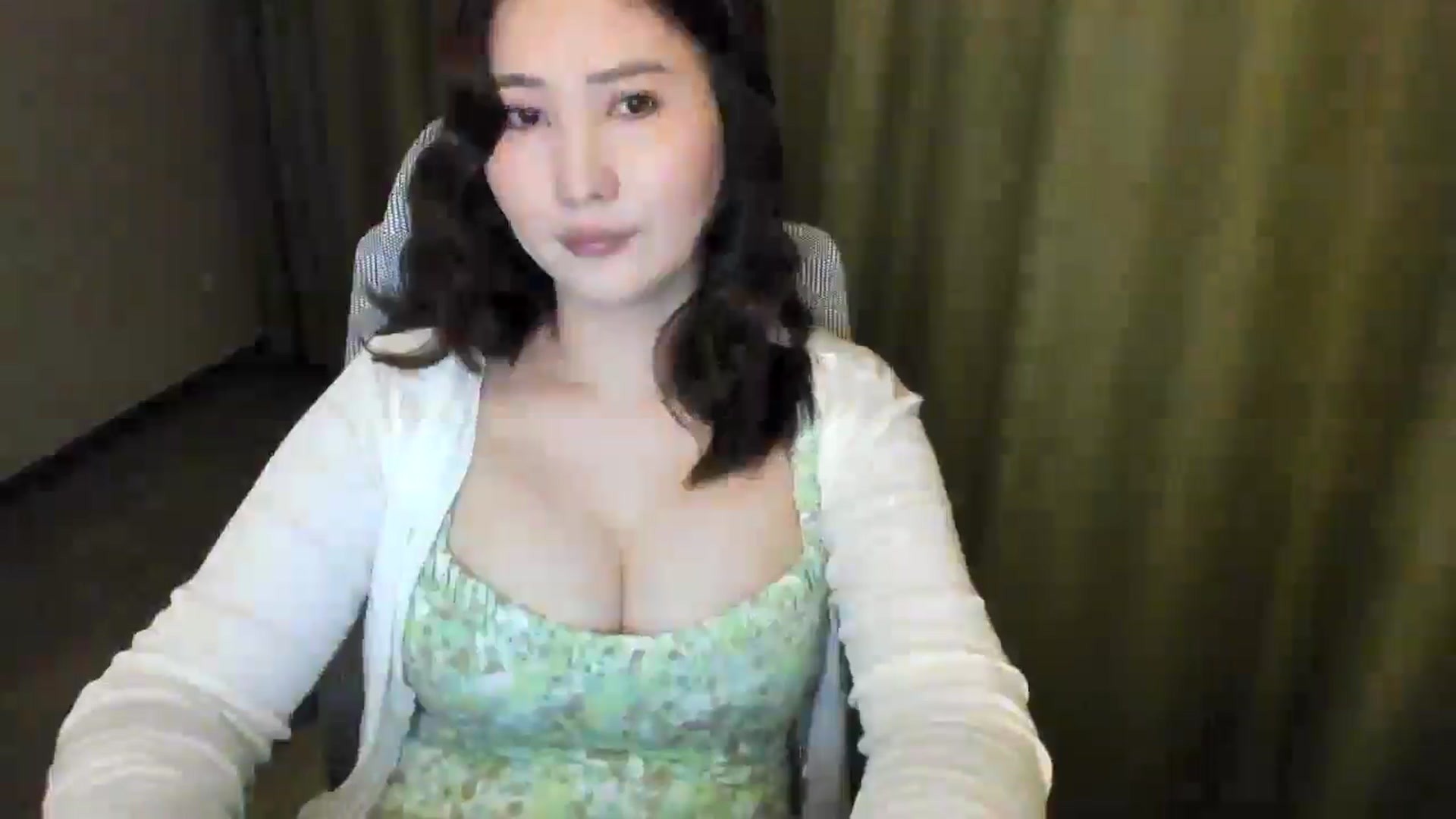 Gallery image thumbnail from Elfleurit's myfreecams stream on, 05/16/2024, 18:04 image 13 of 20