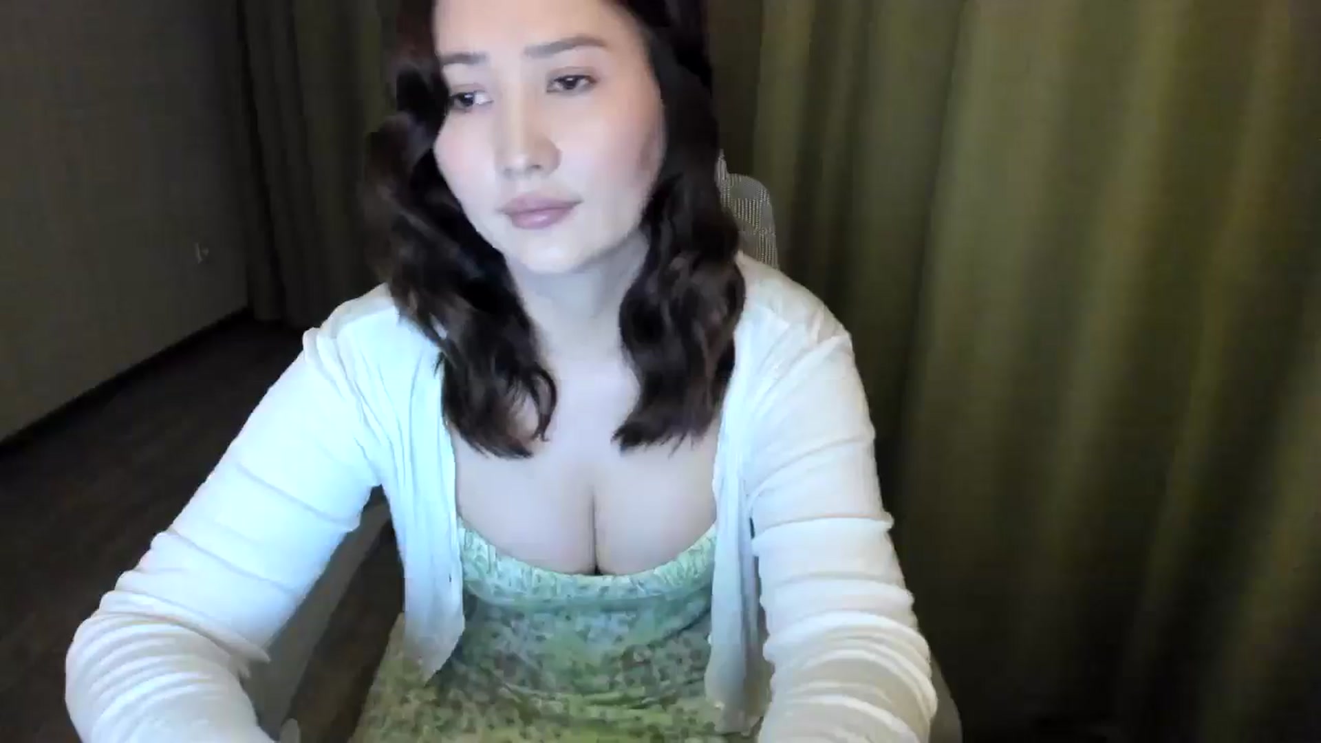 Gallery image thumbnail from Elfleurit's myfreecams stream on, 05/16/2024, 18:04 image 7 of 20