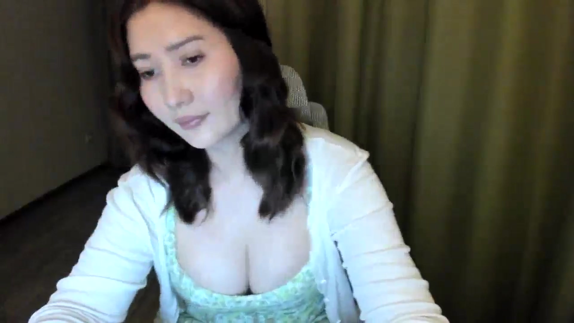 Gallery image thumbnail from Elfleurit's myfreecams stream on, 05/16/2024, 19:58 image 5 of 20