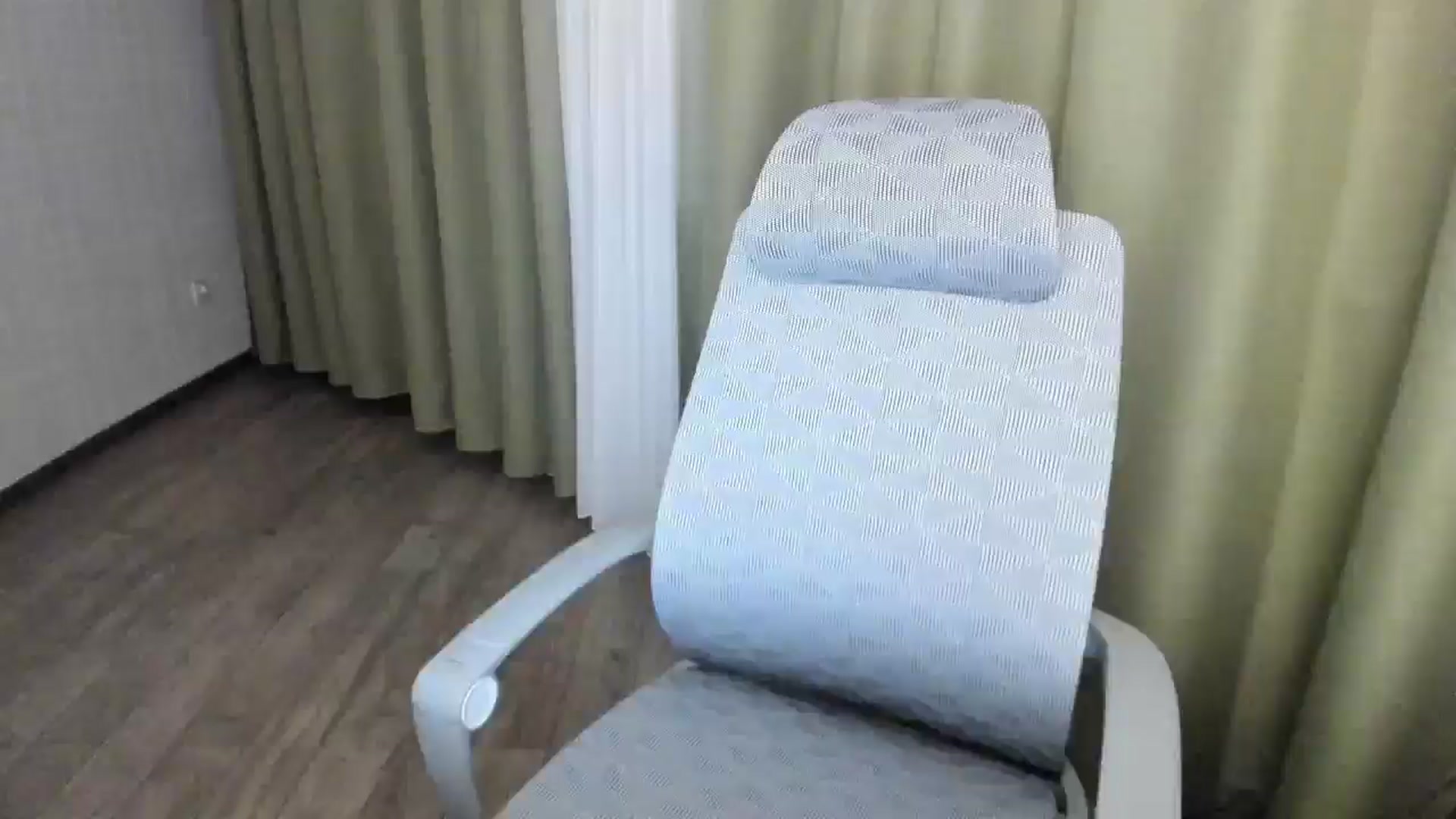 Gallery image thumbnail from Elfleurit's myfreecams stream on, 05/19/2024, 21:06 image 14 of 20