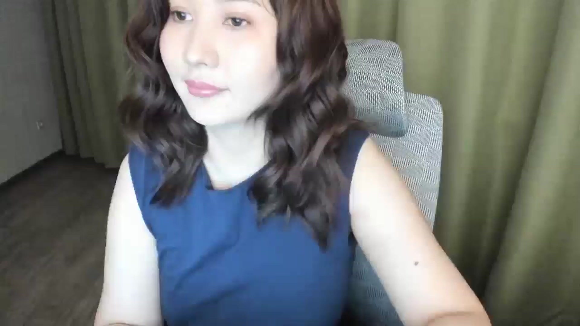 Gallery image thumbnail from Elfleurit's myfreecams stream on, 05/19/2024, 22:35 image 3 of 20