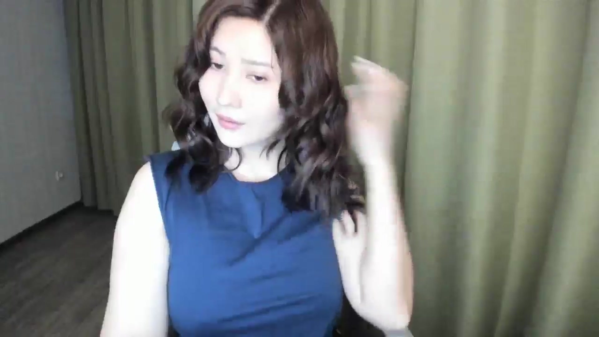 Gallery image thumbnail from Elfleurit's myfreecams stream on, 05/19/2024, 23:38 image 9 of 20