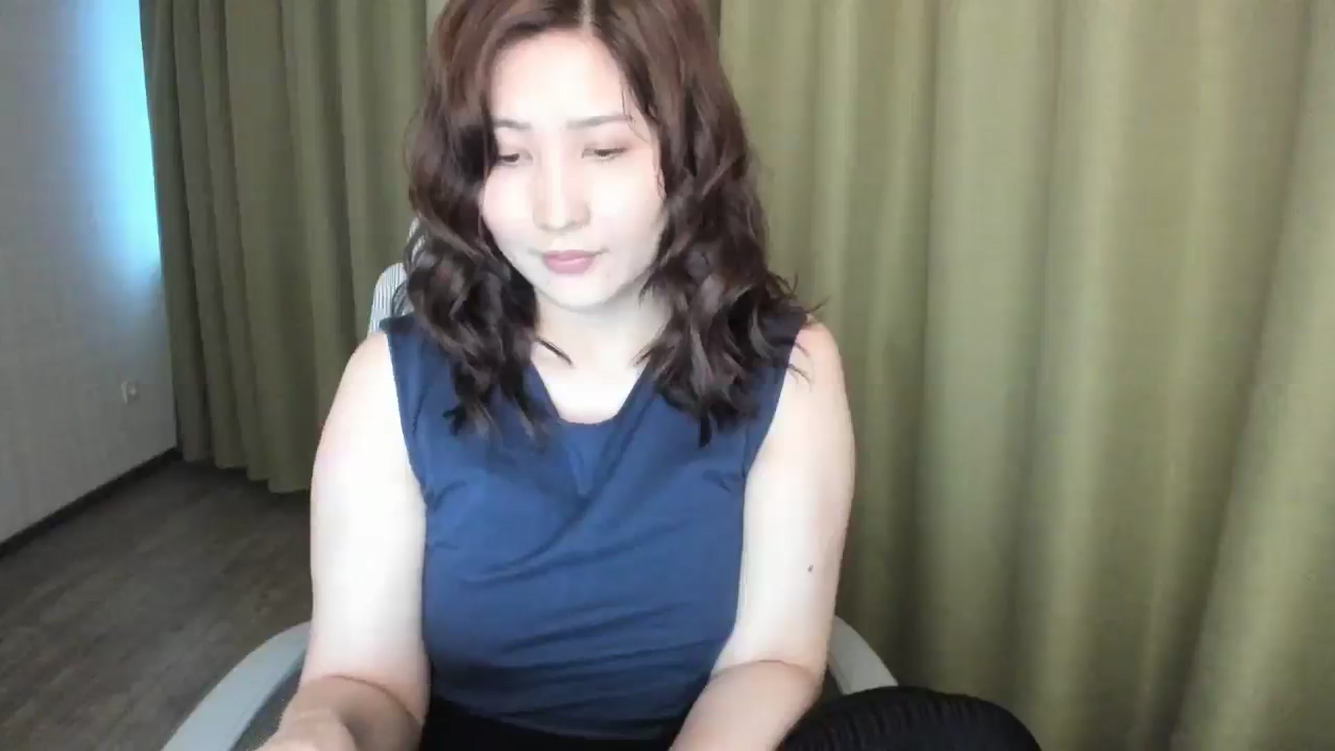 Gallery image thumbnail from Elfleurit's myfreecams stream on, 05/19/2024, 23:38 image 20 of 20
