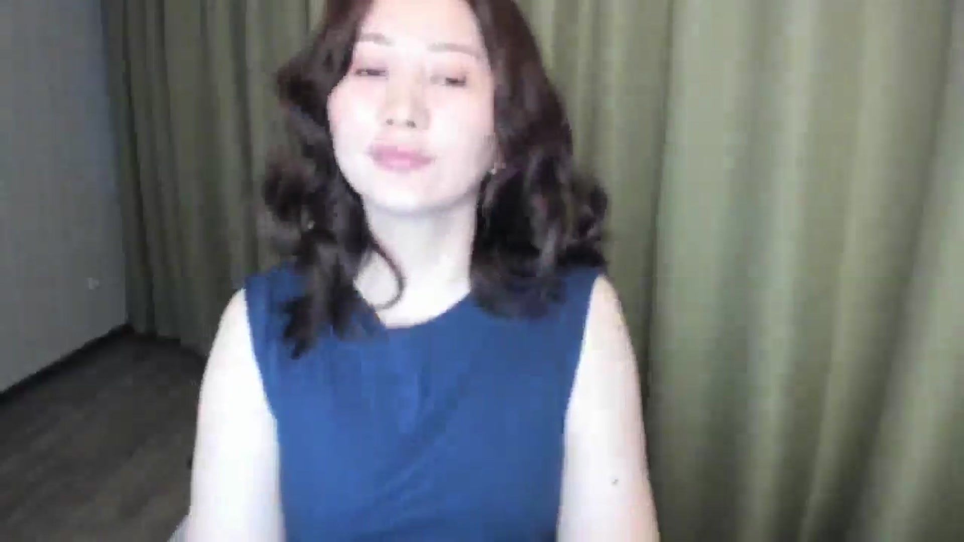 Gallery image thumbnail from Elfleurit's myfreecams stream on, 05/19/2024, 23:38 image 10 of 20