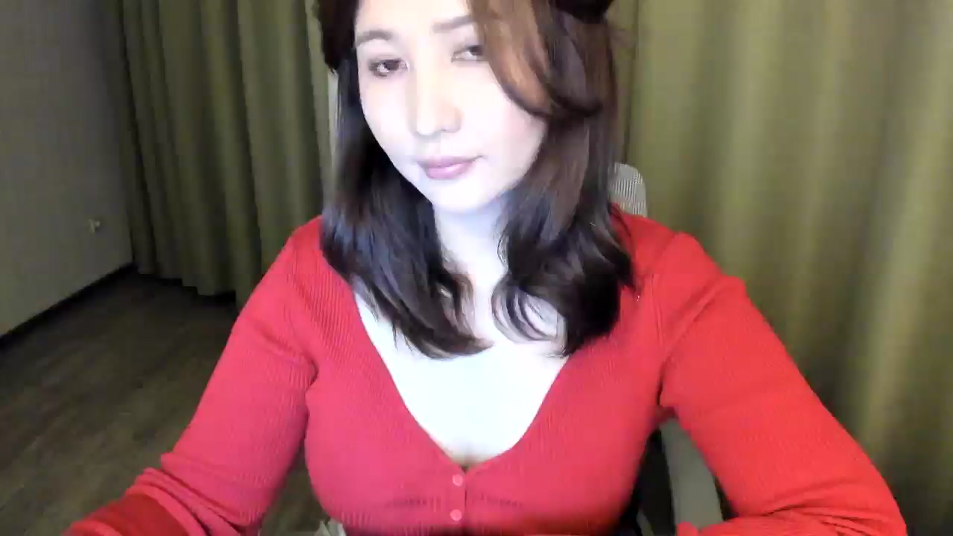 Gallery image thumbnail from Elfleurit's myfreecams stream on, 05/21/2024, 20:05 image 6 of 20