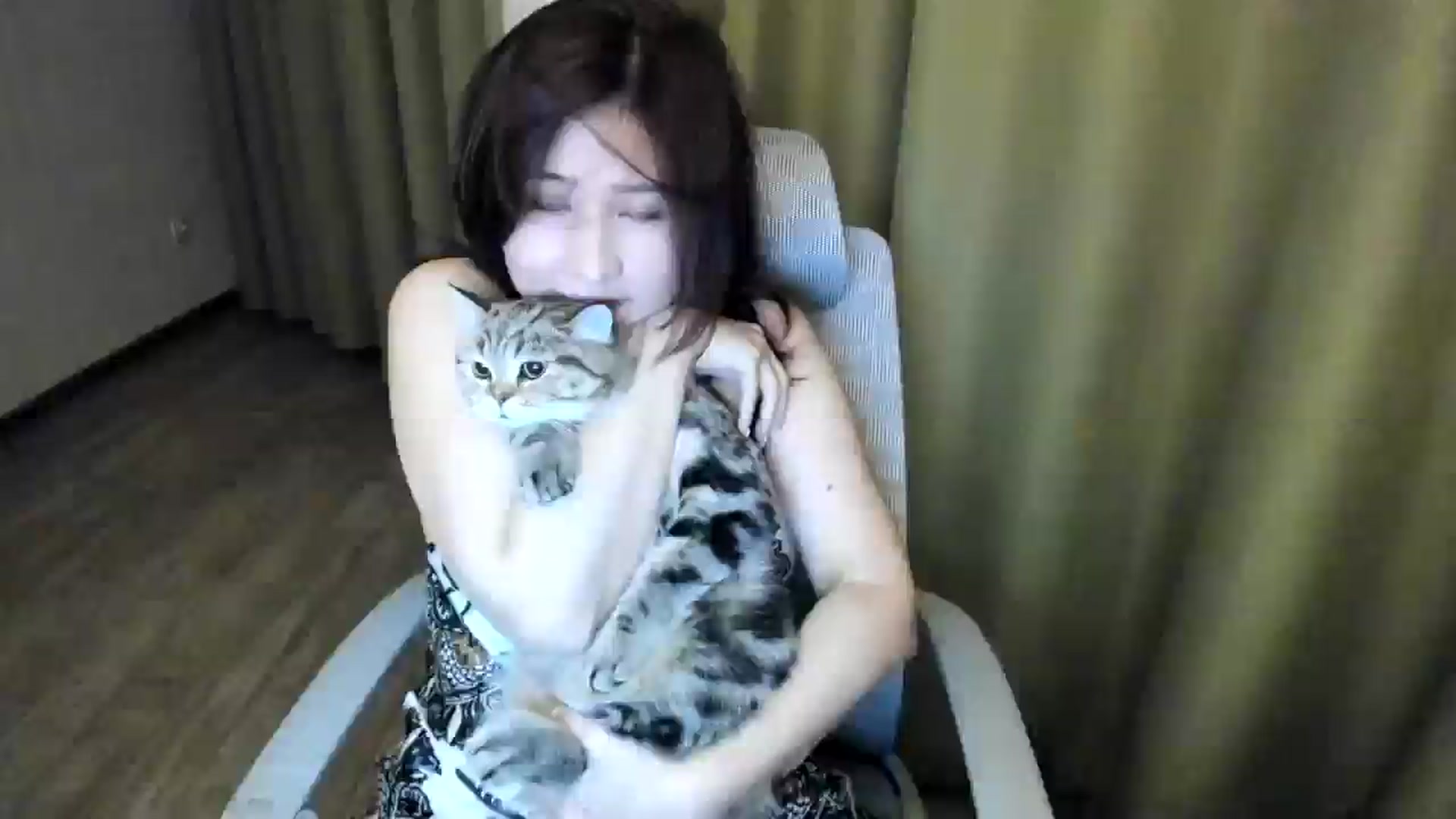 Gallery image thumbnail from Elfleurit's myfreecams stream on, 05/25/2024, 21:52 image 17 of 20