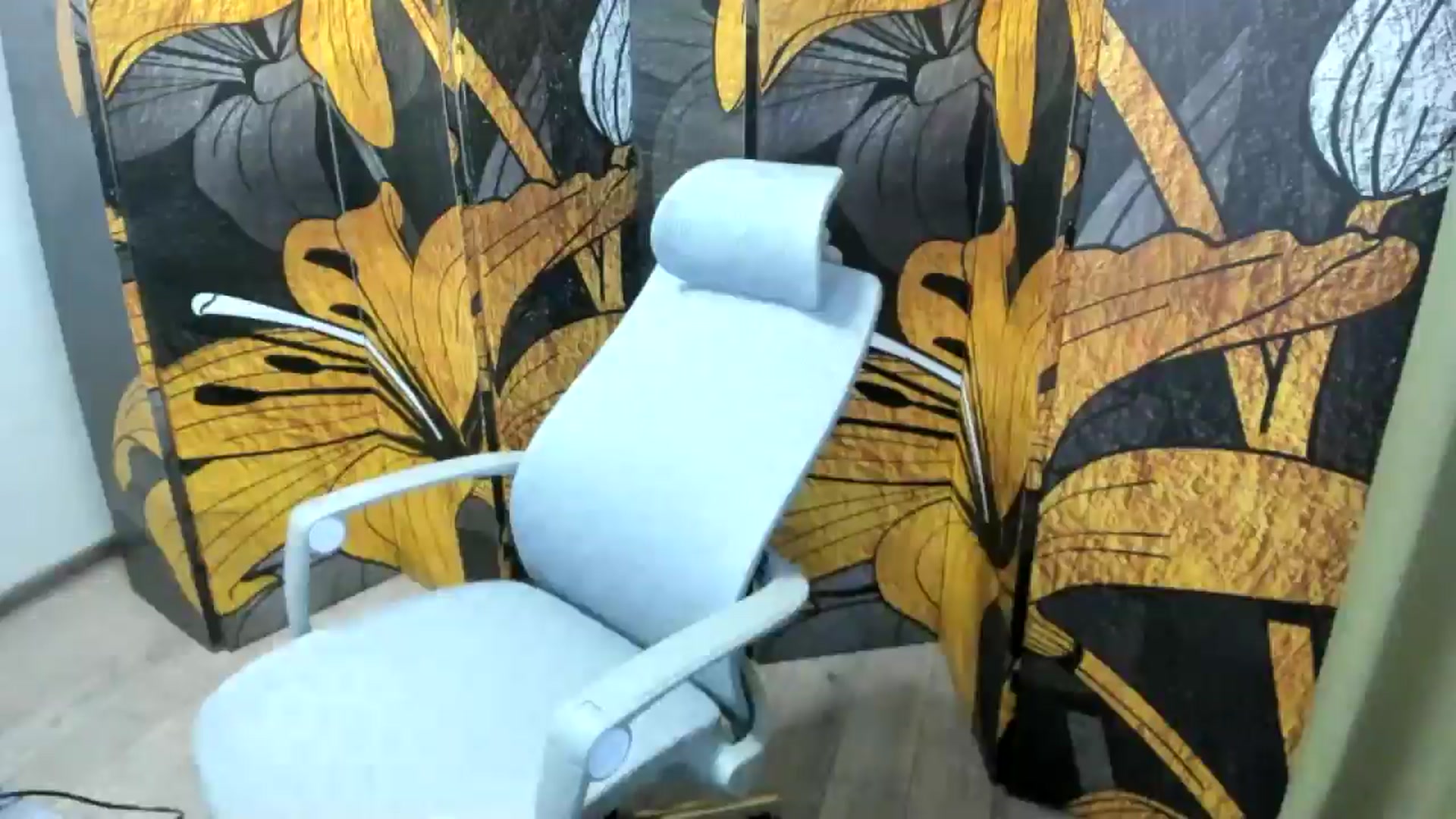 Gallery image thumbnail from Elfleurit's myfreecams stream on, 05/30/2024, 20:26 image 16 of 20