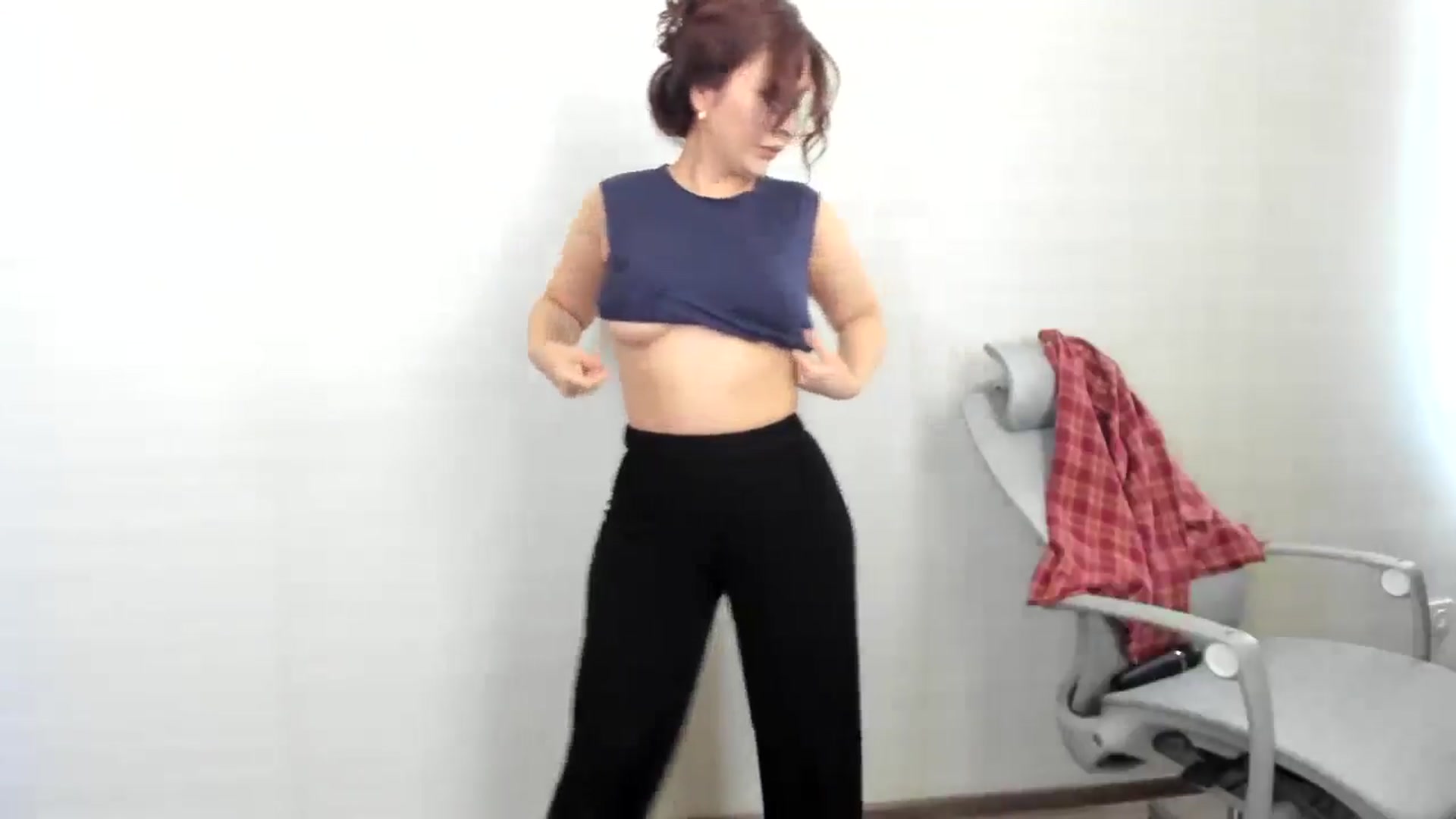 Gallery image thumbnail from Elfleurit's myfreecams stream on, 06/06/2024, 06:56 image 6 of 20
