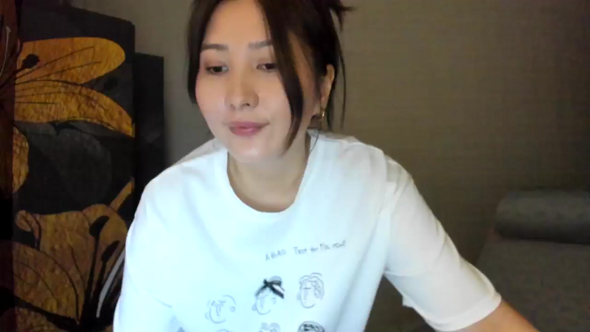 Gallery image thumbnail from Elfleurit's myfreecams stream on, 06/19/2024, 18:04 image 15 of 20