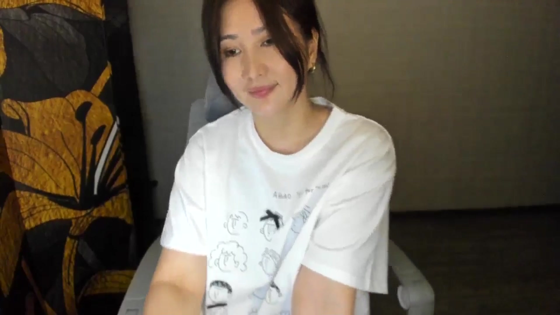 Gallery image thumbnail from Elfleurit's myfreecams stream on, 06/19/2024, 18:54 image 18 of 20