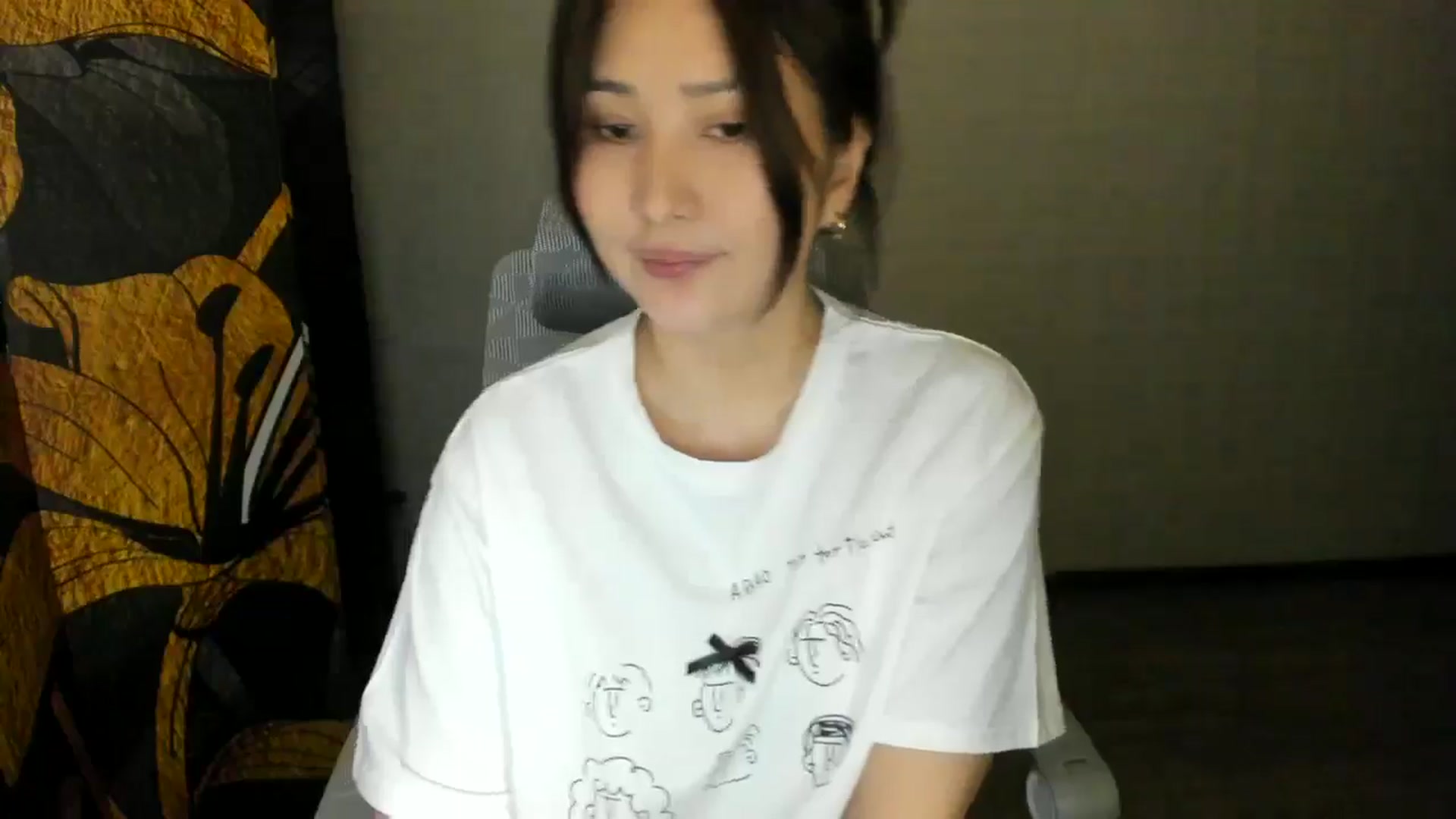 Gallery image thumbnail from Elfleurit's myfreecams stream on, 06/19/2024, 18:54 image 6 of 20