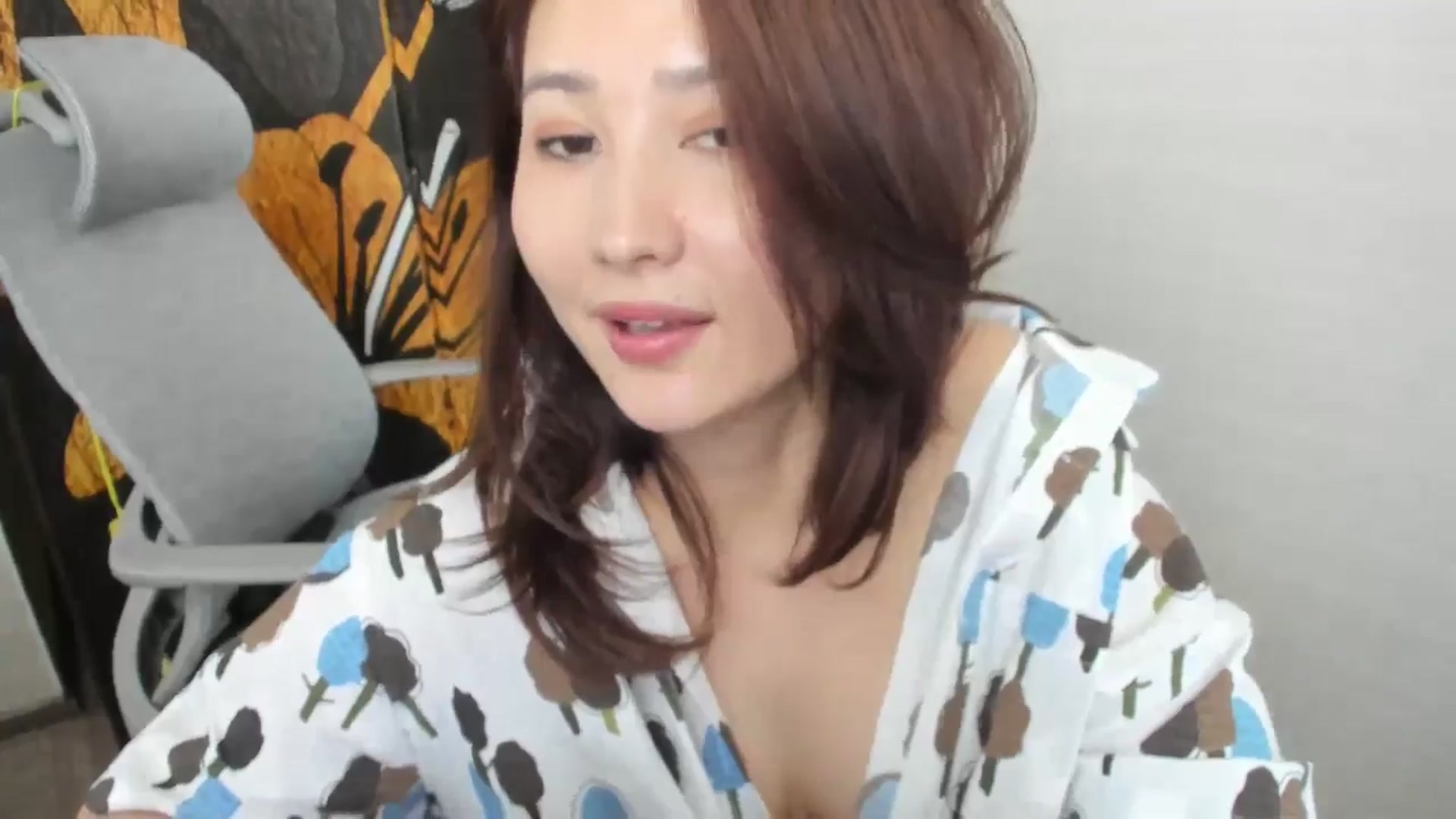 Gallery image thumbnail from Elfleurit's myfreecams stream on, 06/21/2024, 02:06 image 19 of 20