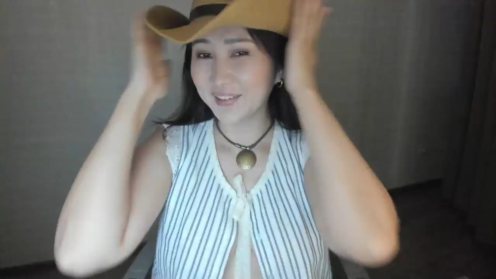 Gallery image thumbnail from Elfleurit's myfreecams stream on, 06/23/2024, 17:18 image 1 of 20