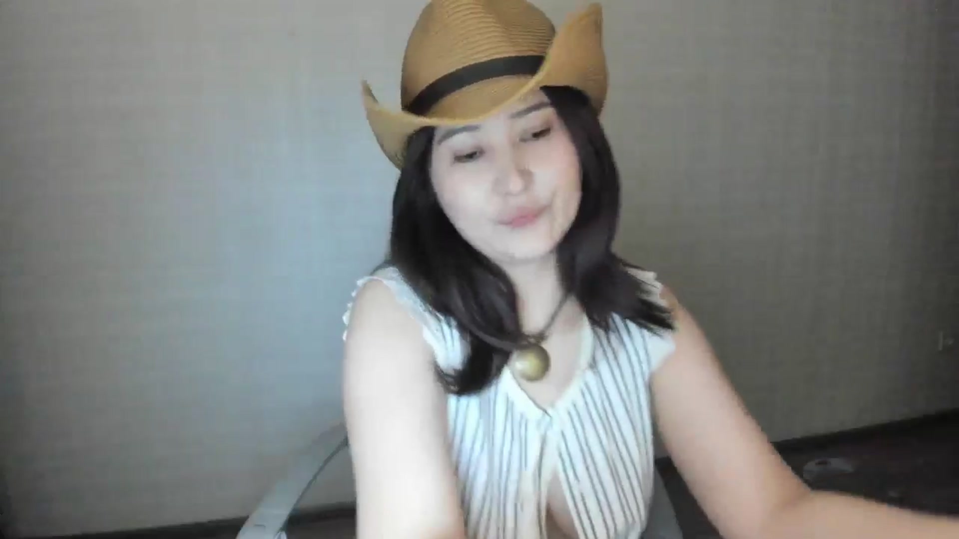 Gallery image thumbnail from Elfleurit's myfreecams stream on, 06/23/2024, 17:18 image 13 of 20