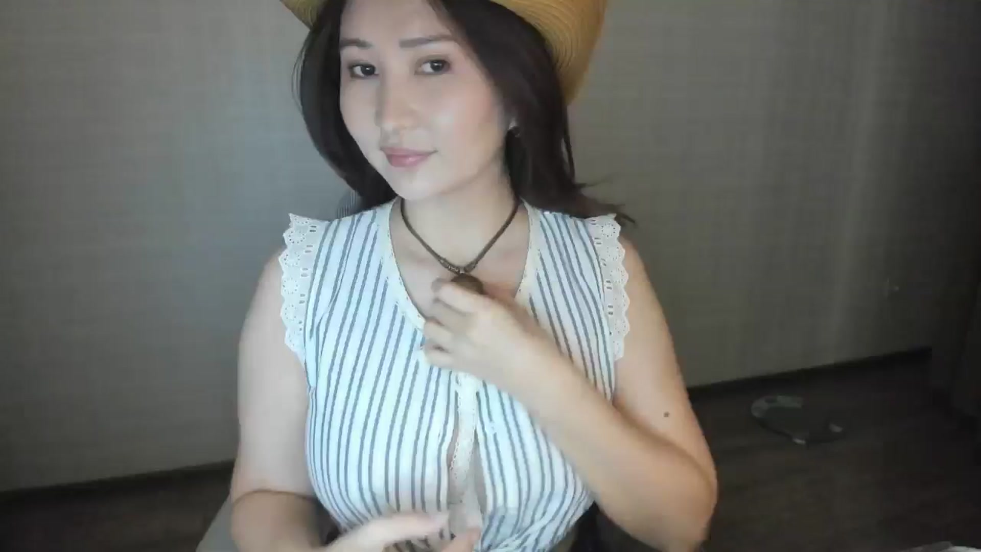 Gallery image thumbnail from Elfleurit's myfreecams stream on, 06/23/2024, 17:18 image 2 of 20
