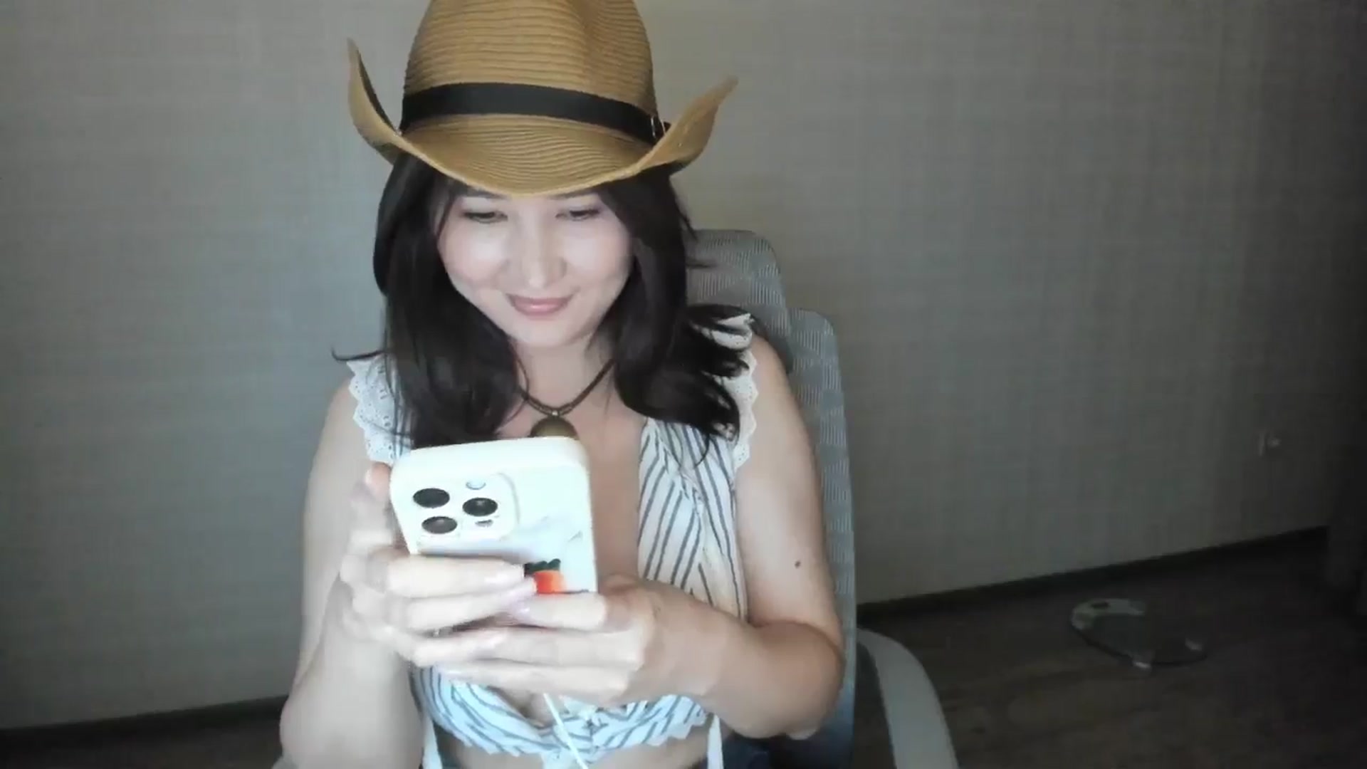 Gallery image thumbnail from Elfleurit's myfreecams stream on, 06/23/2024, 17:18 image 6 of 20