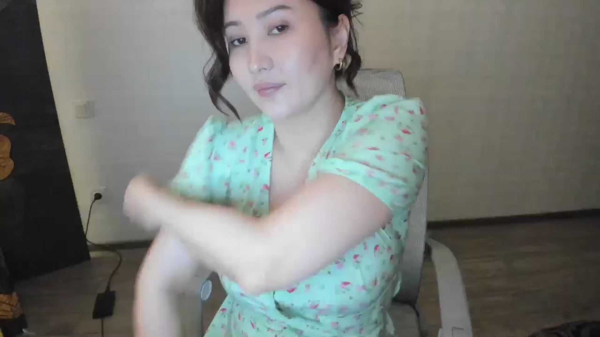 Gallery image thumbnail from Elfleurit's myfreecams stream on, 07/05/2024, 21:23 image 1 of 20